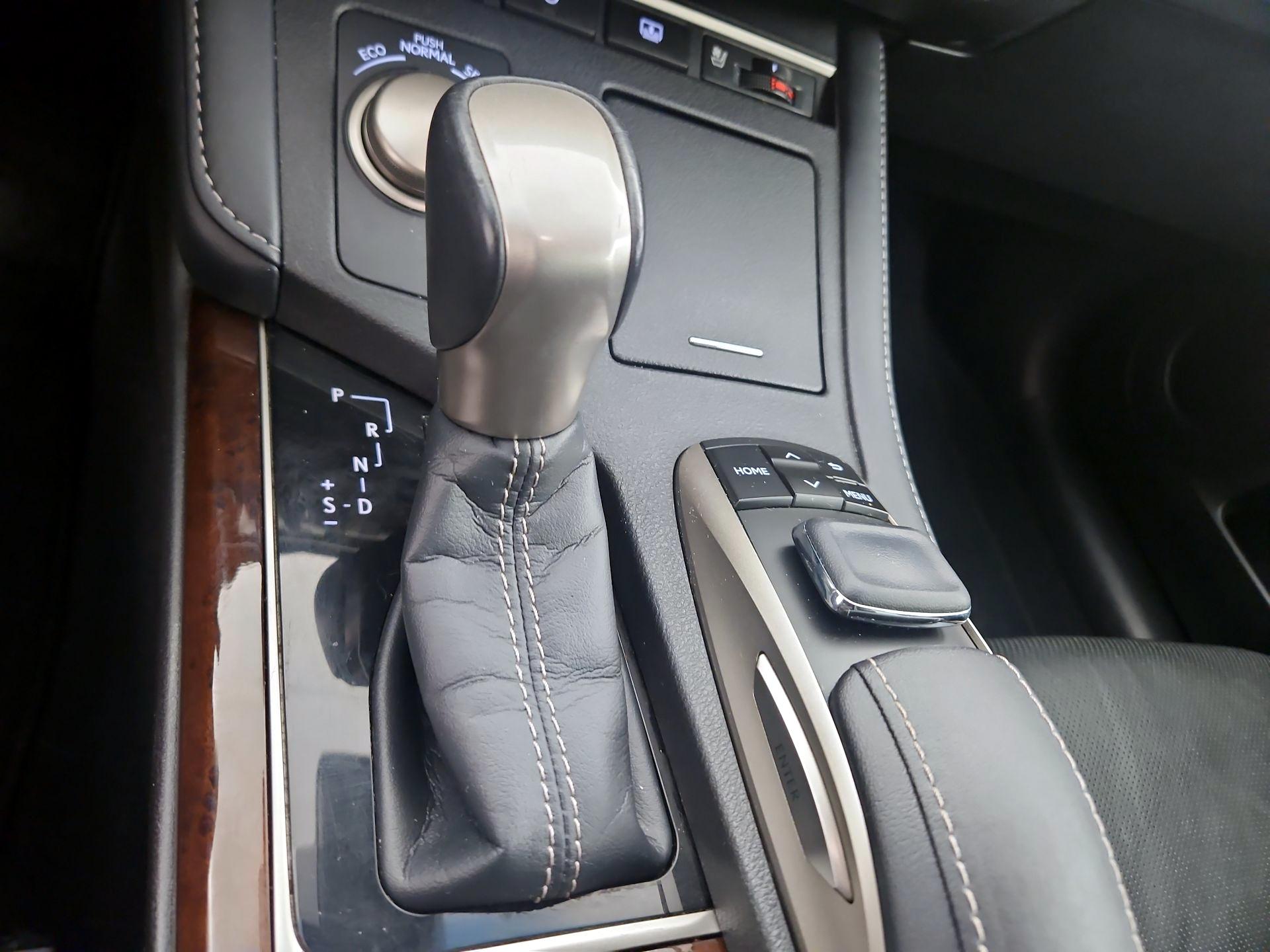 Thumbnail: 2018 Lexus ES - 16