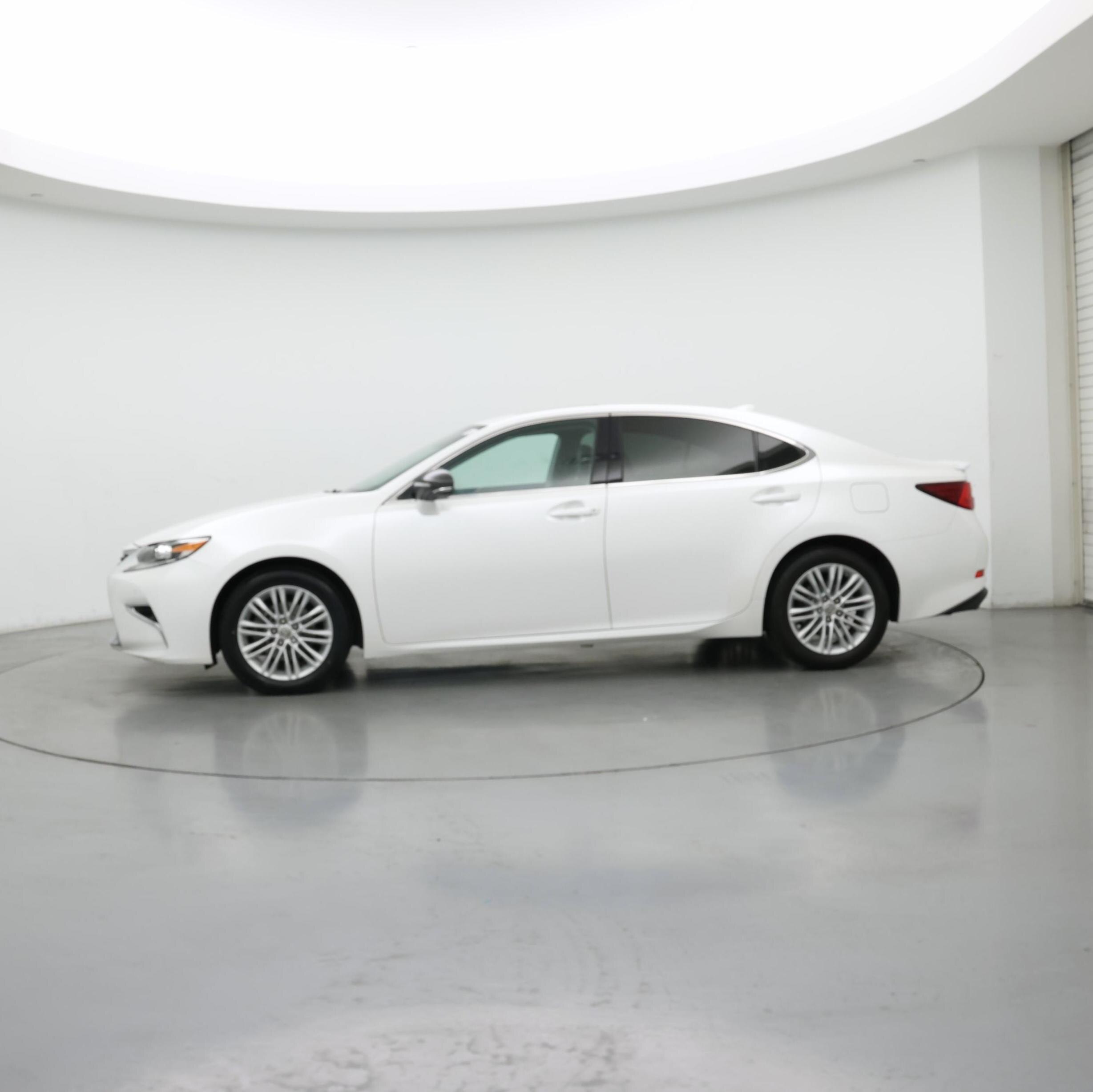 Thumbnail: 2018 Lexus ES - 3