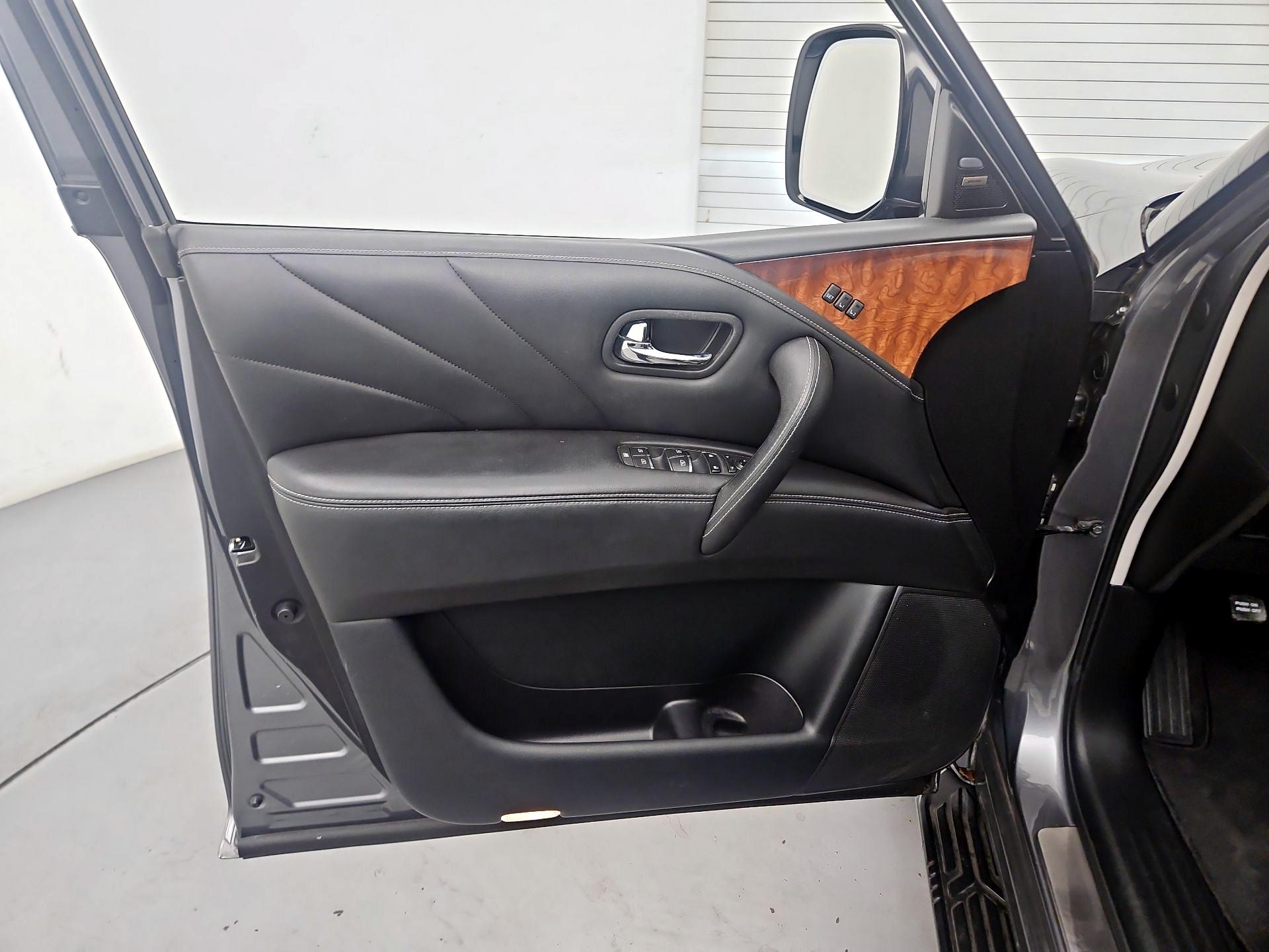 Thumbnail: 2017 INFINITI QX80 - 12