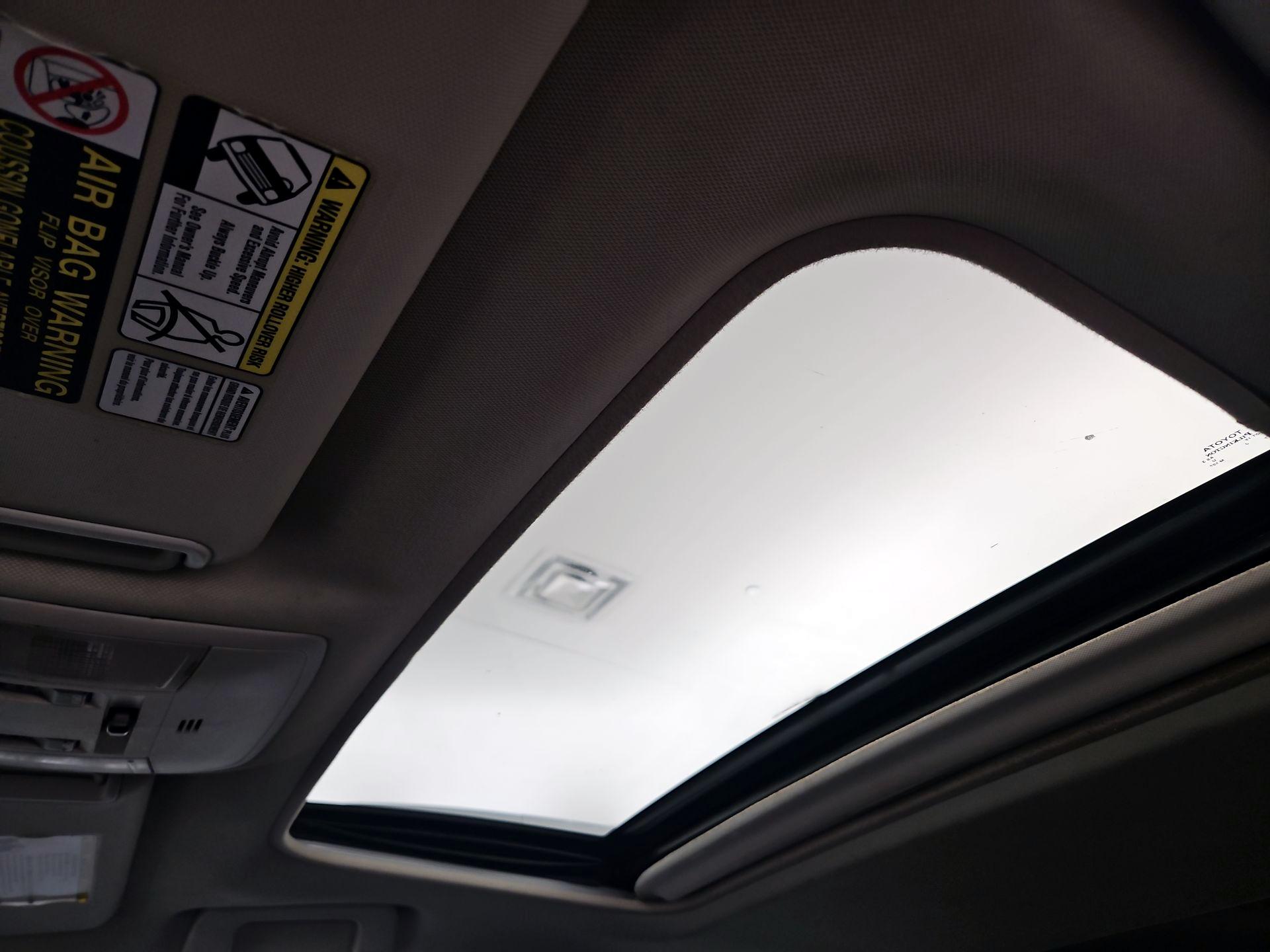 Thumbnail: 2016 Toyota RAV4 - 18