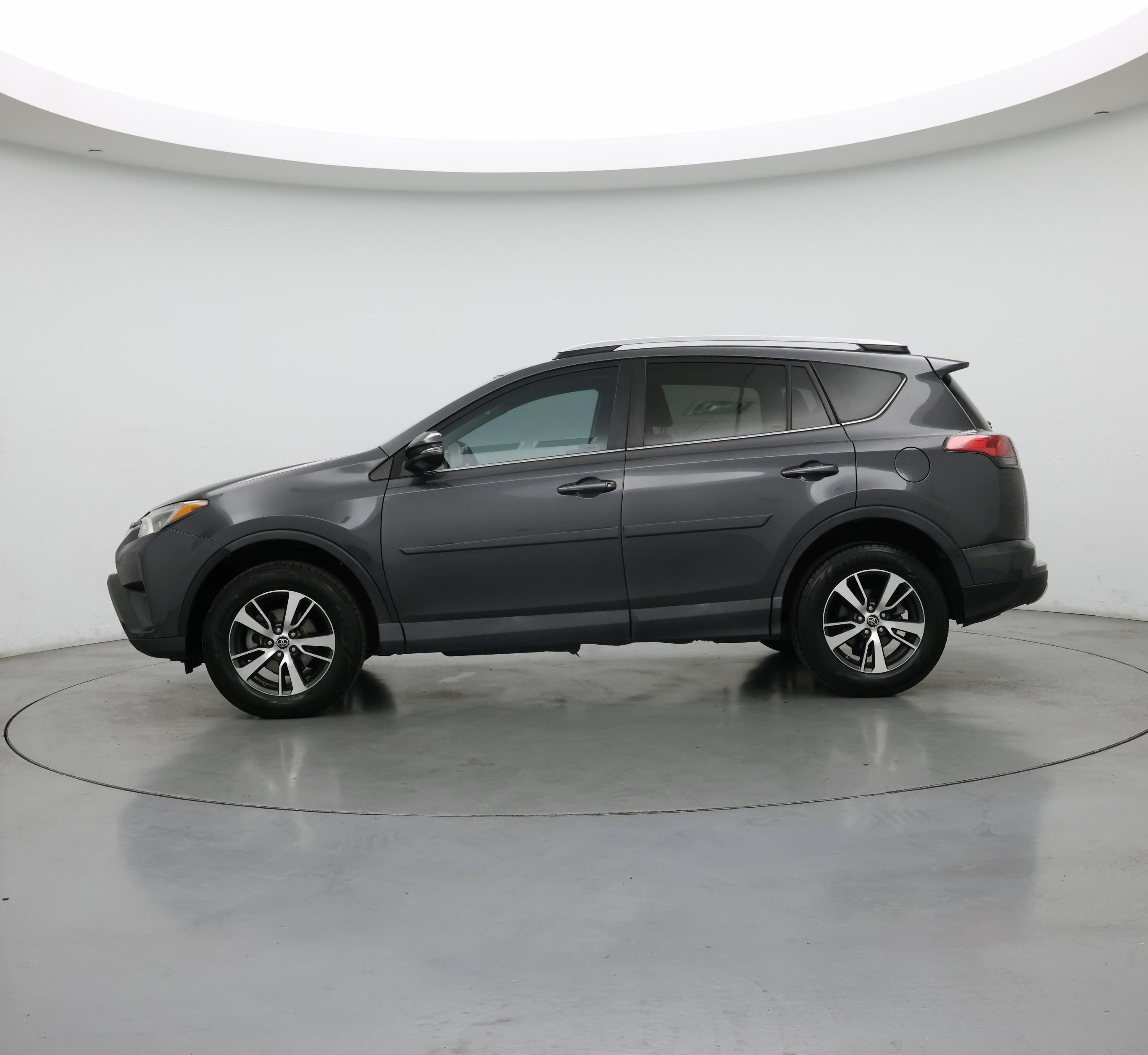 Thumbnail: 2016 Toyota RAV4 - 3