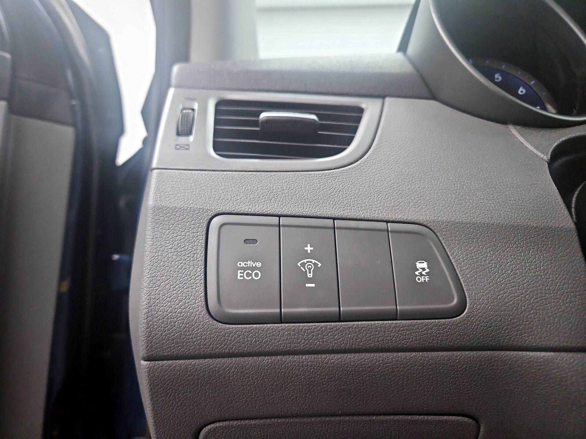 Thumbnail: 2016 Hyundai Elantra - 13