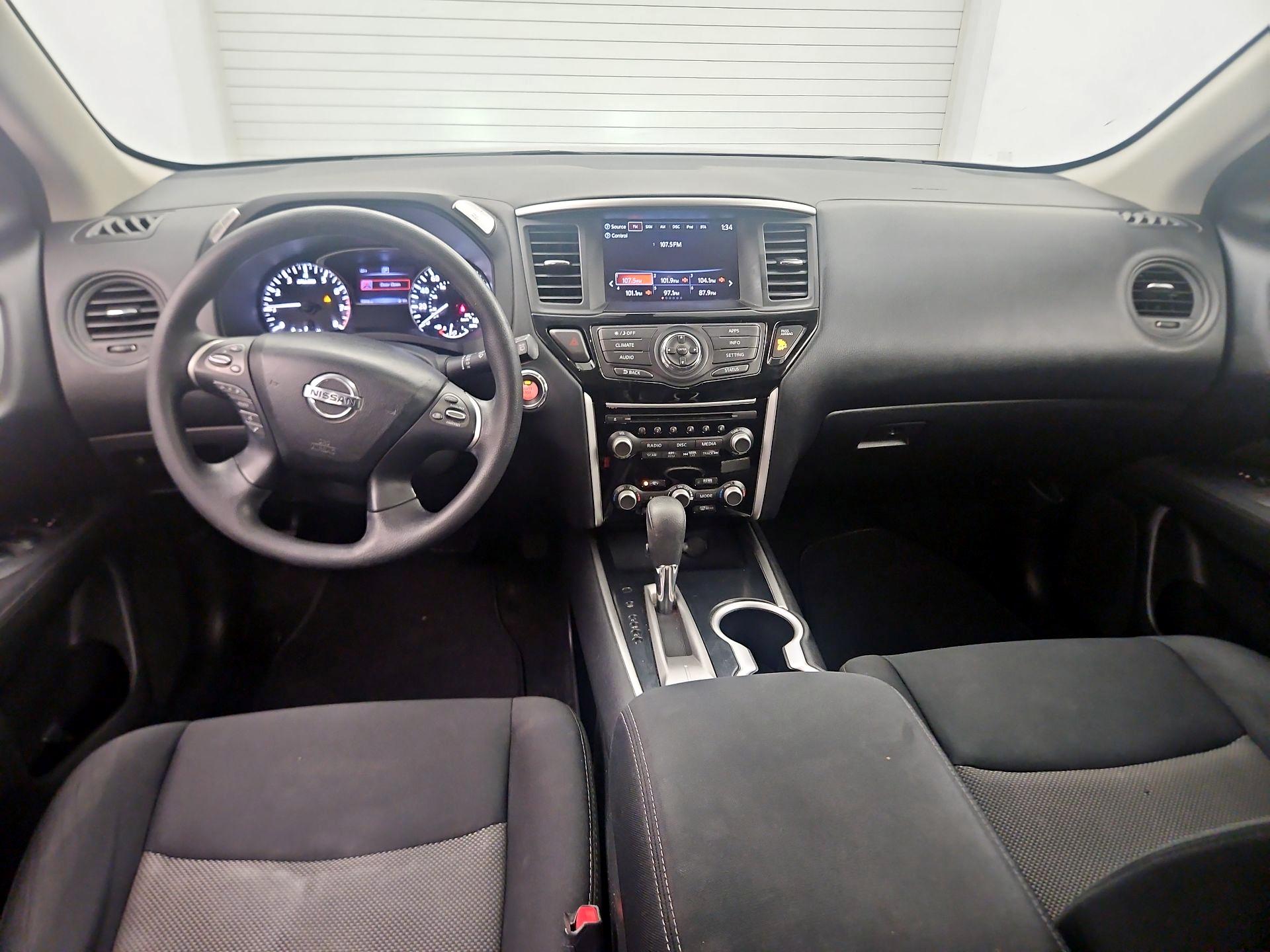 Thumbnail: 2017 Nissan Pathfinder - 9