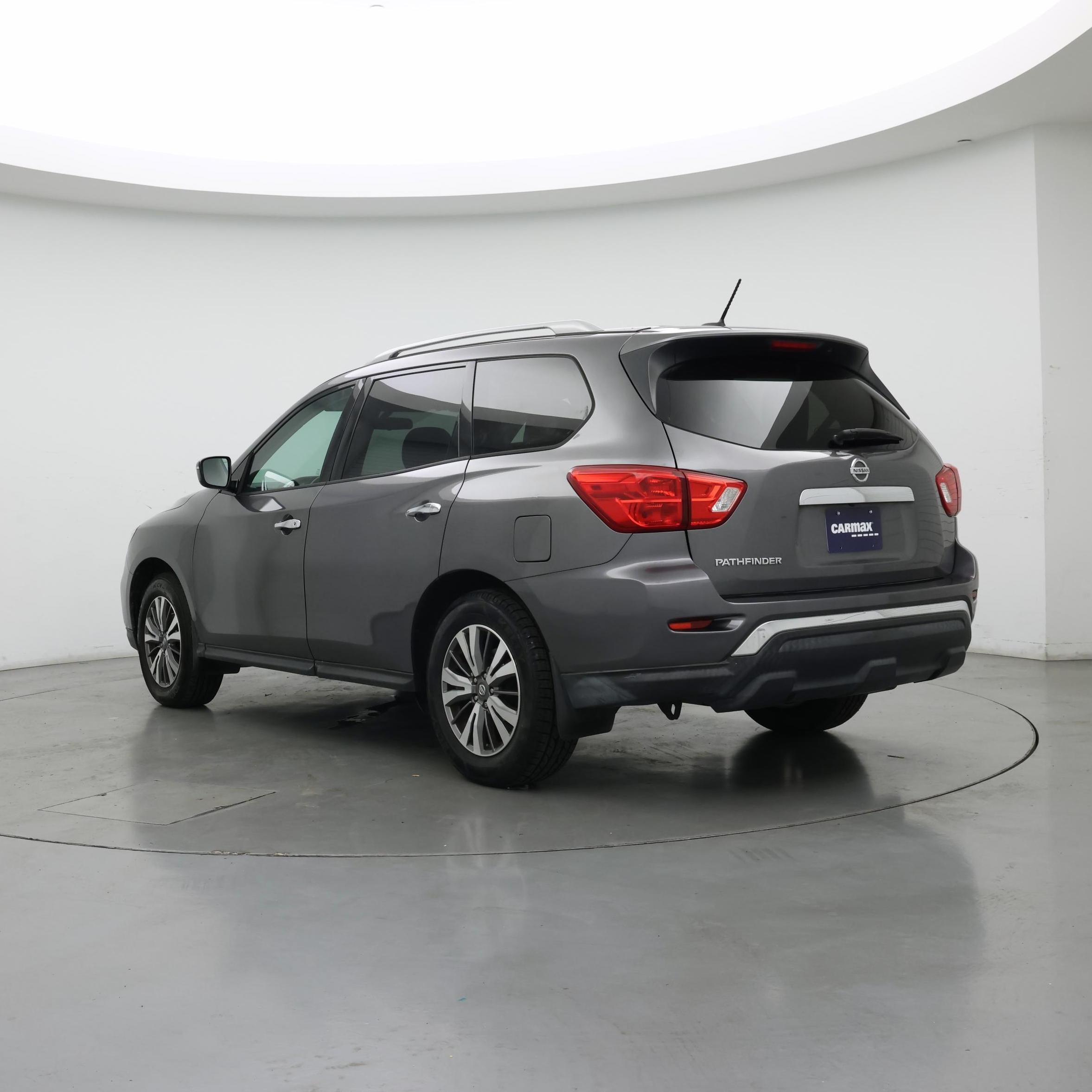 Thumbnail: 2017 Nissan Pathfinder - 2