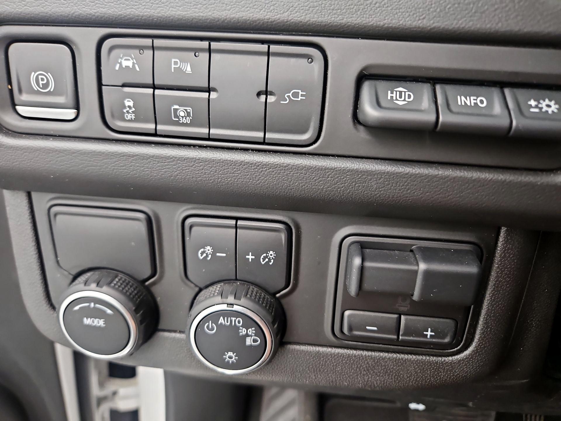 Thumbnail: 2022 Chevrolet Tahoe - 13