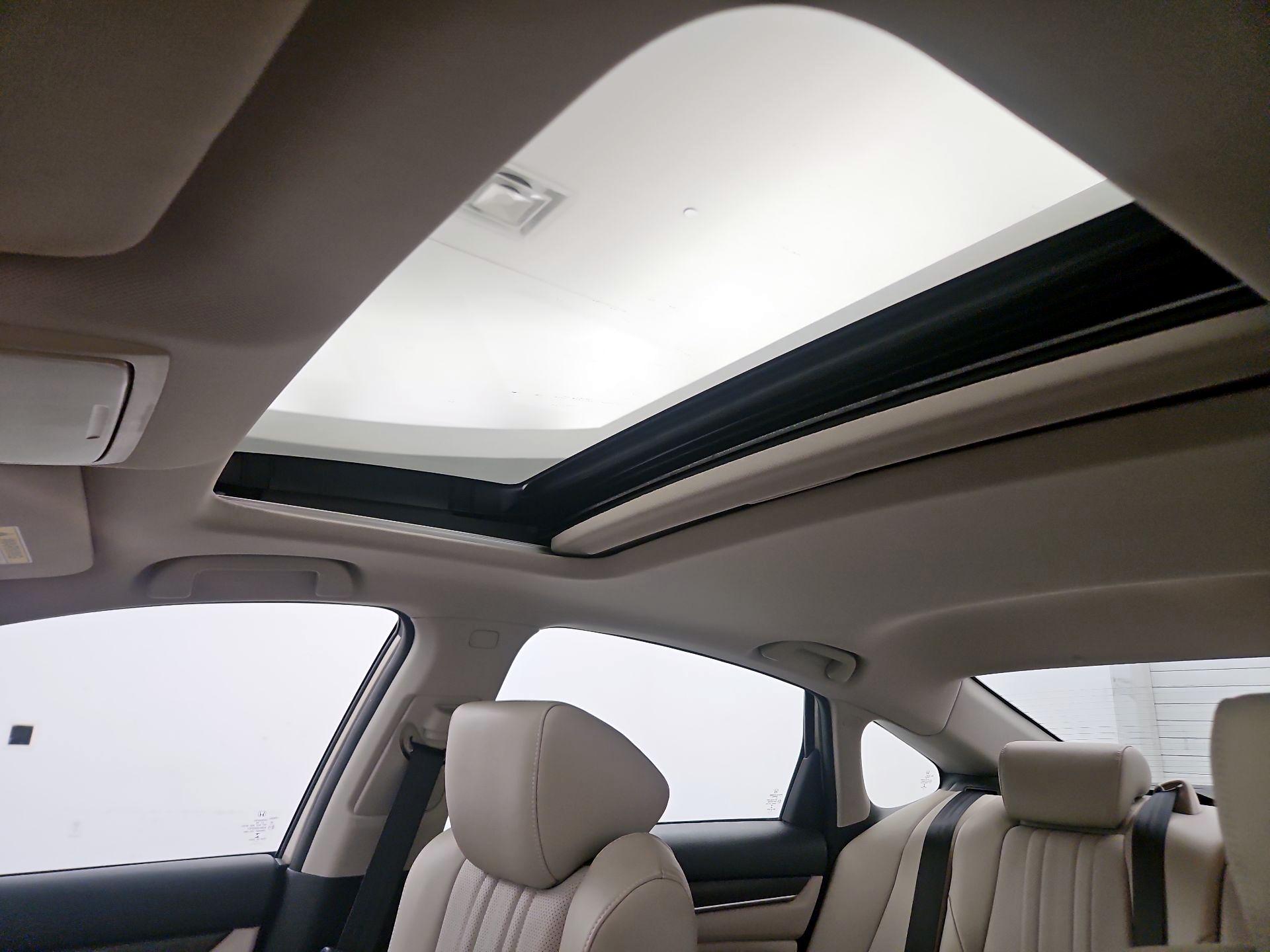 Thumbnail: 2018 Honda Accord - 19