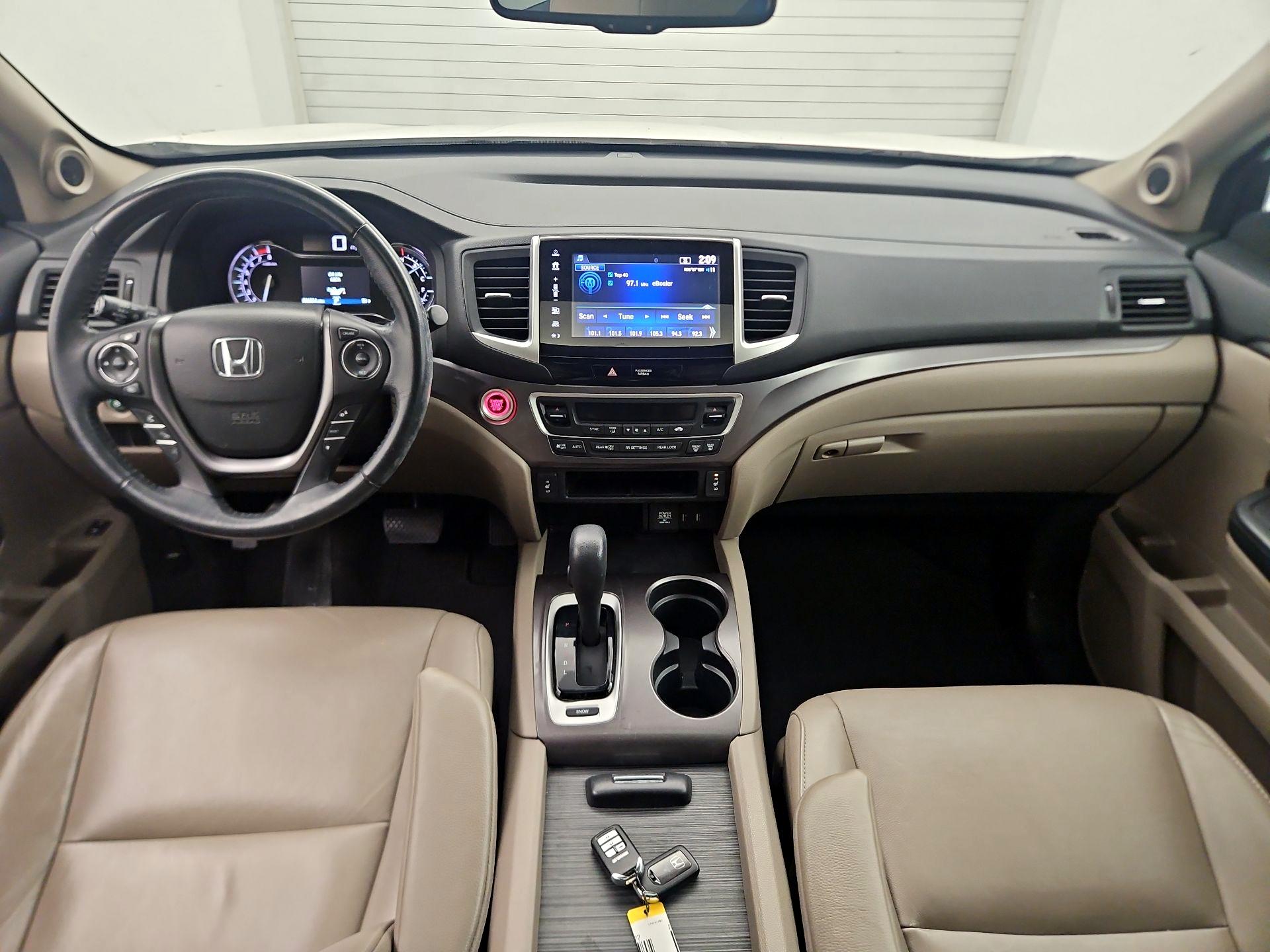 Thumbnail: 2017 Honda Pilot - 9