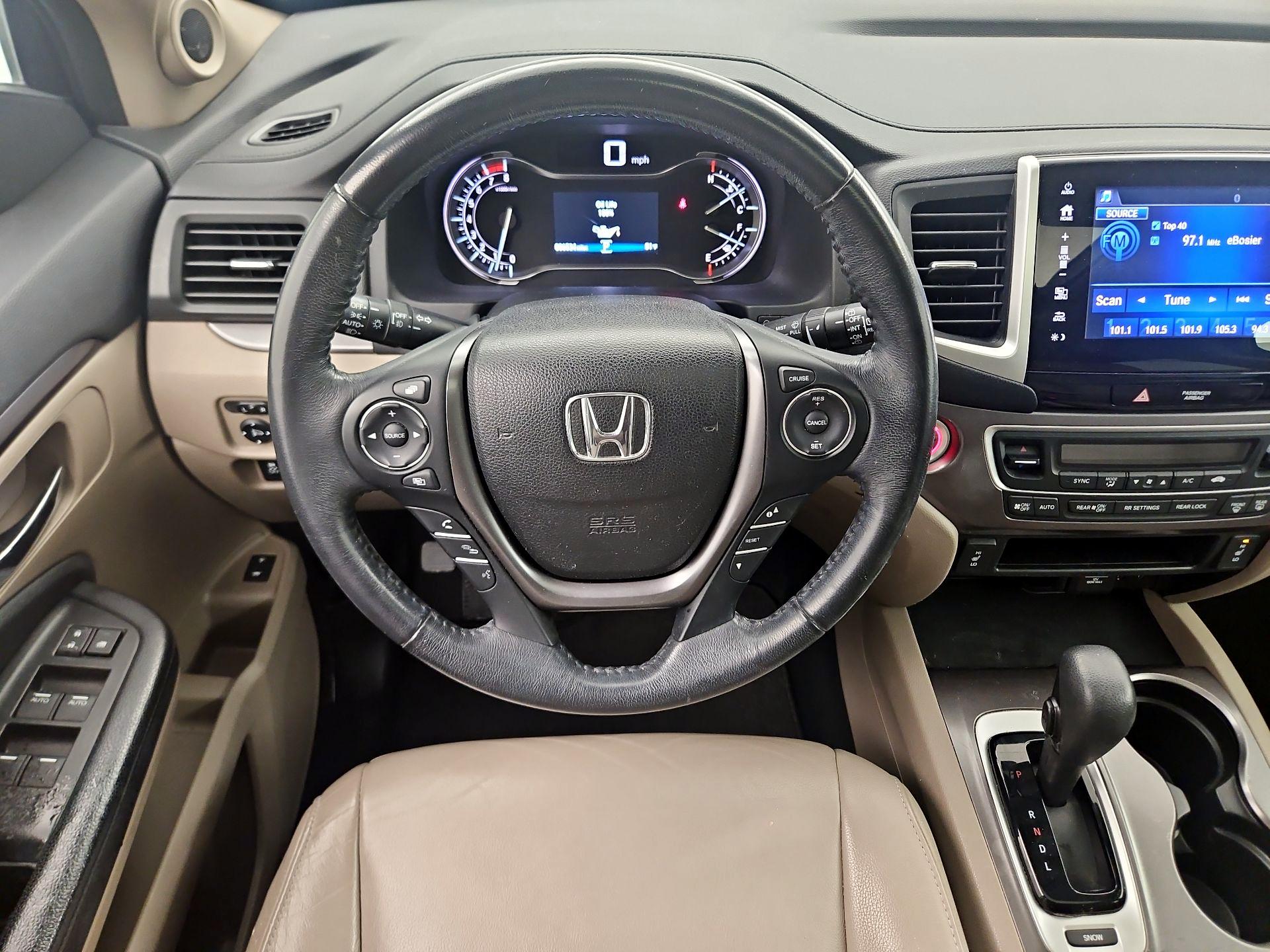 Thumbnail: 2017 Honda Pilot - 10