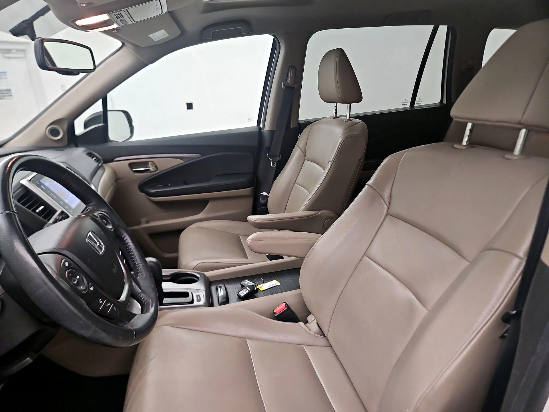 Thumbnail: 2017 Honda Pilot - 11