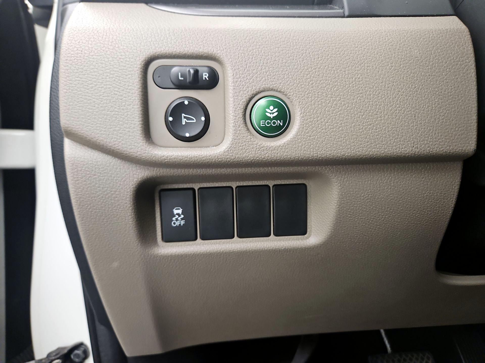 Thumbnail: 2017 Honda Pilot - 13