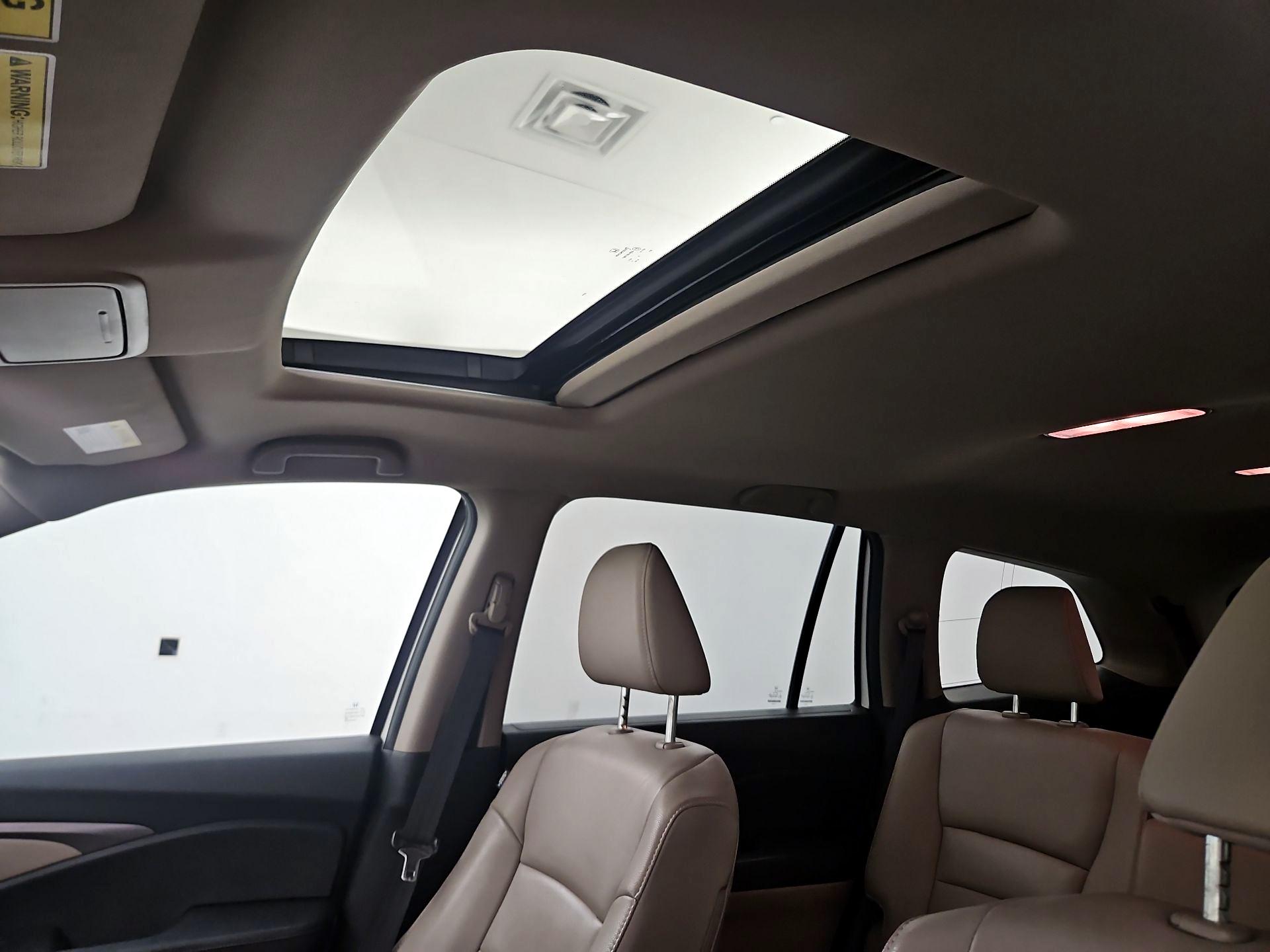 Thumbnail: 2017 Honda Pilot - 18