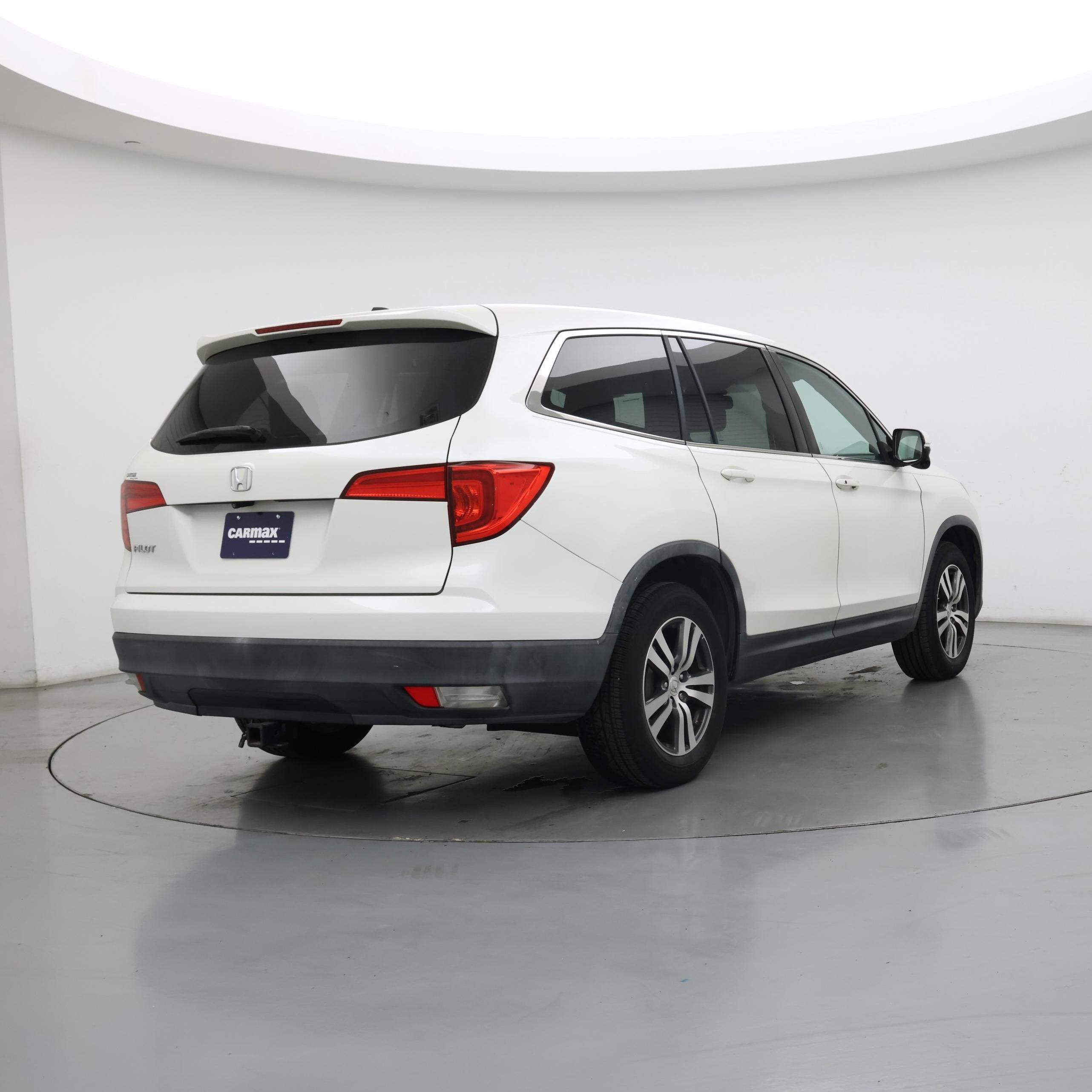 Thumbnail: 2017 Honda Pilot - 8