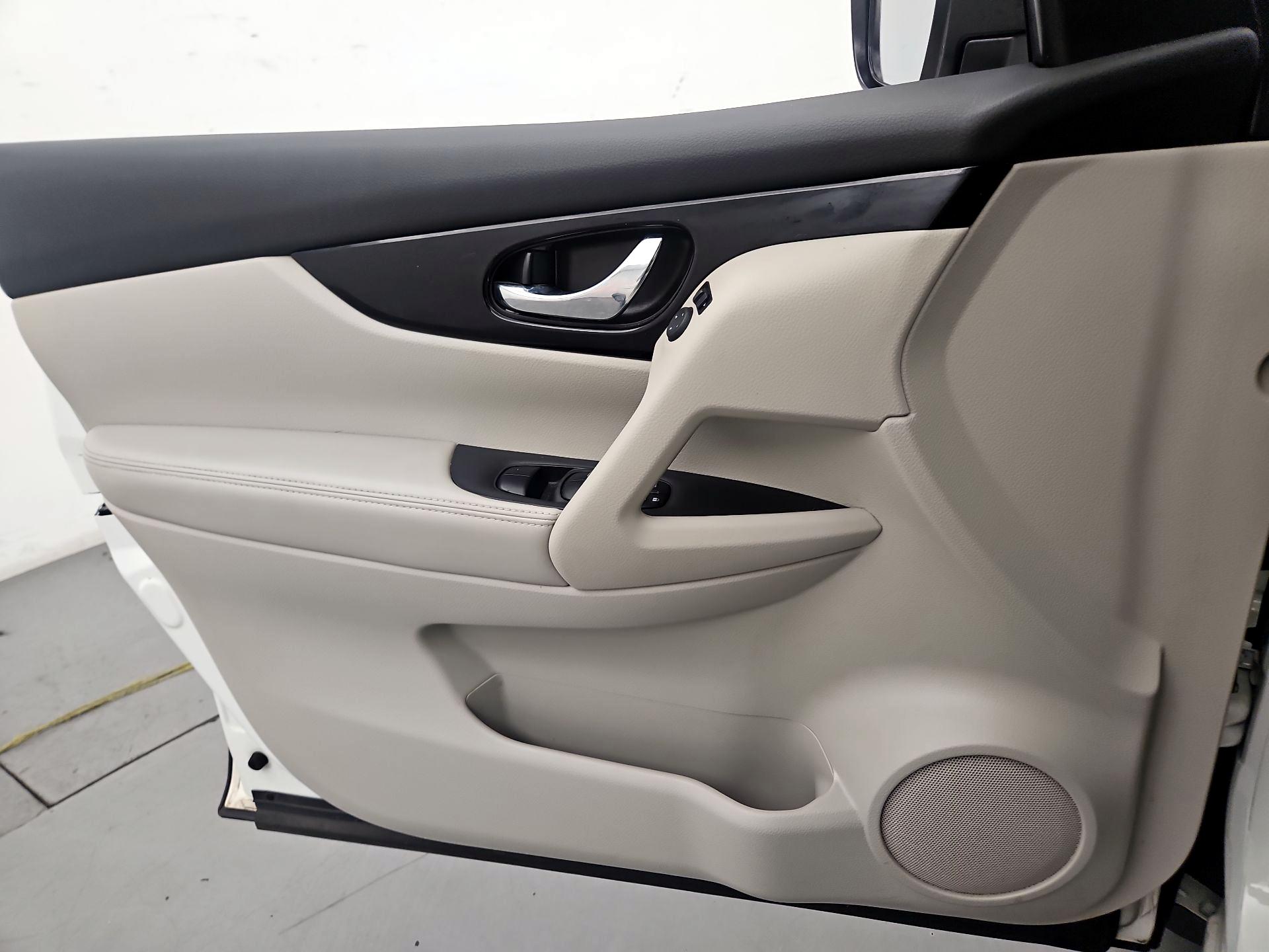 Thumbnail: 2022 Nissan Rogue Sport - 12