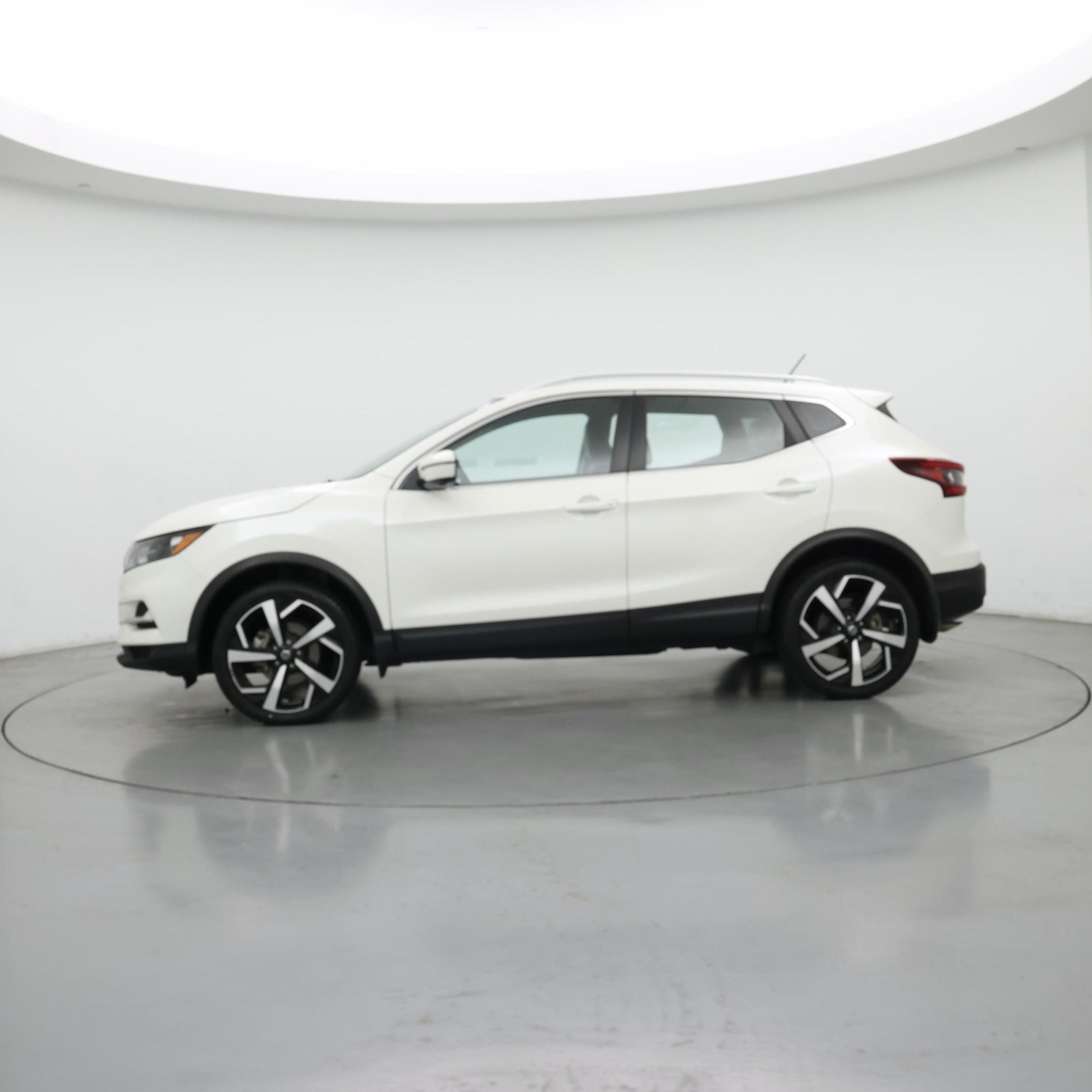 Thumbnail: 2022 Nissan Rogue Sport - 3