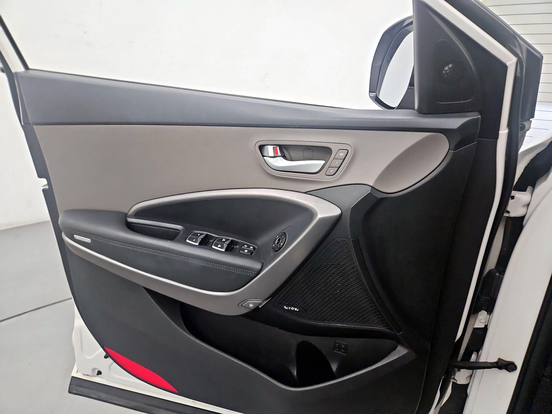 Thumbnail: 2015 Hyundai Santa Fe - 12