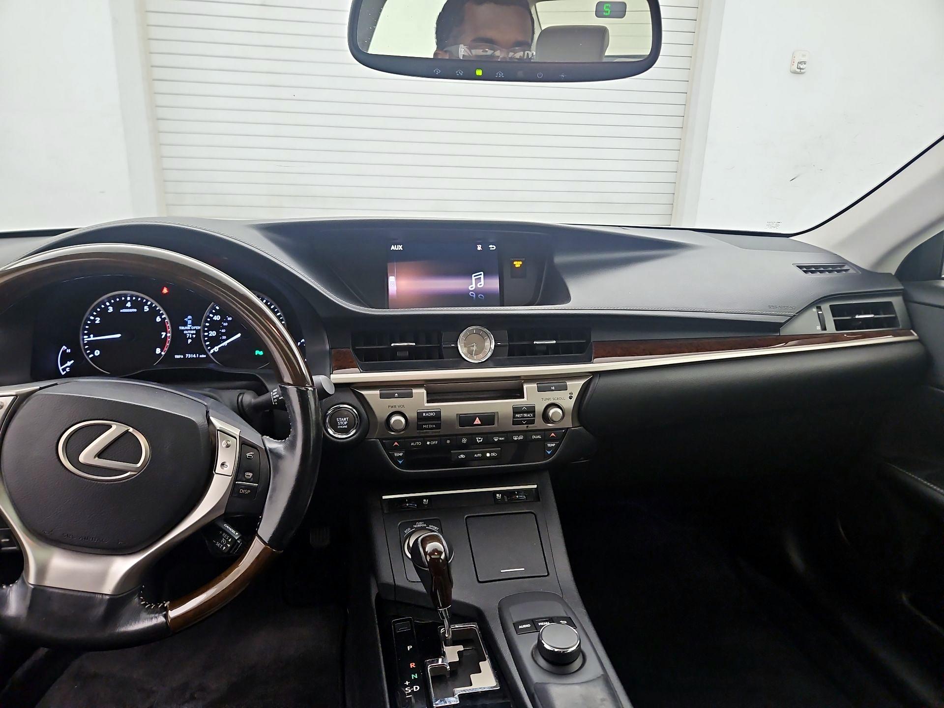 Thumbnail: 2015 Lexus ES - 9