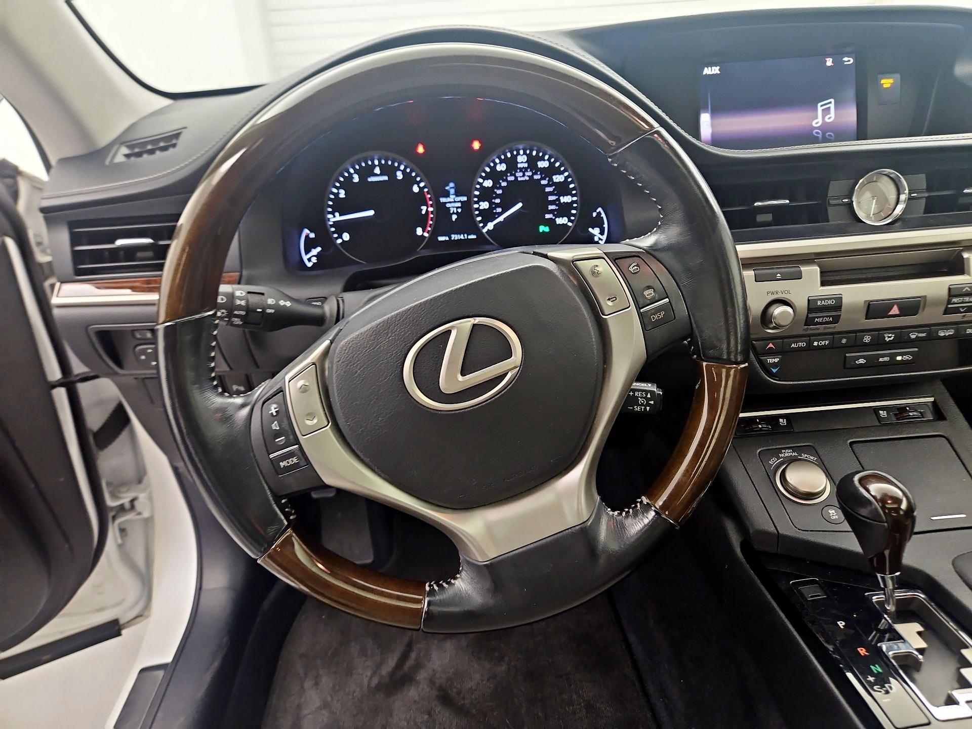 Thumbnail: 2015 Lexus ES - 10