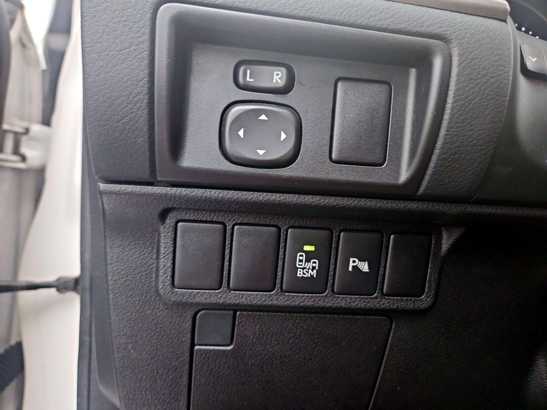 Thumbnail: 2015 Lexus ES - 13