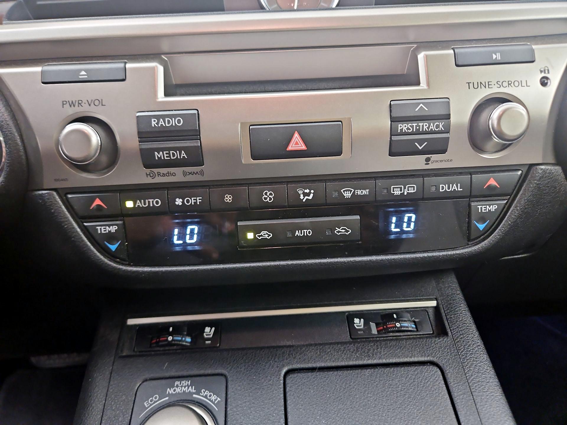 Thumbnail: 2015 Lexus ES - 16