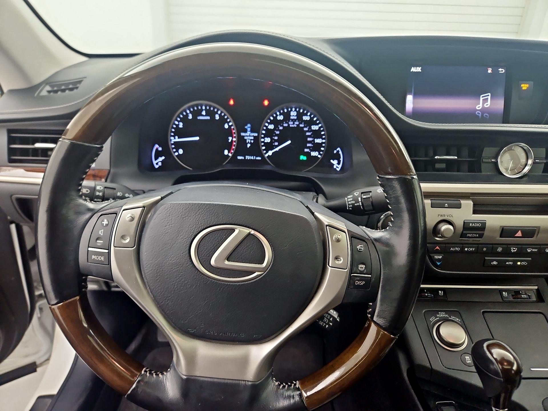 Thumbnail: 2015 Lexus ES - 18