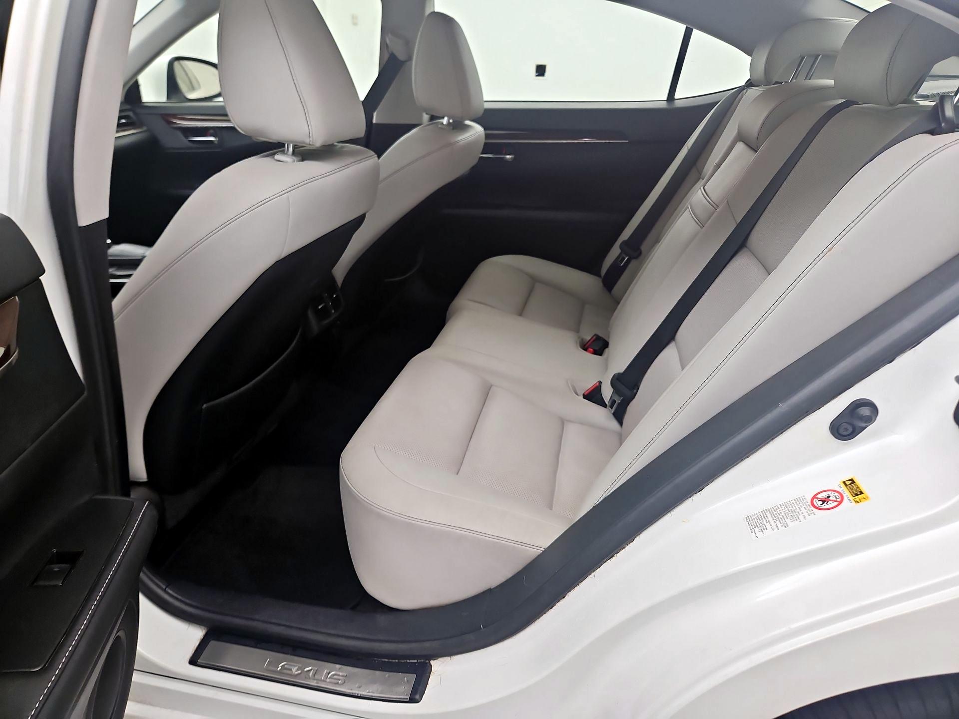 Thumbnail: 2015 Lexus ES - 19