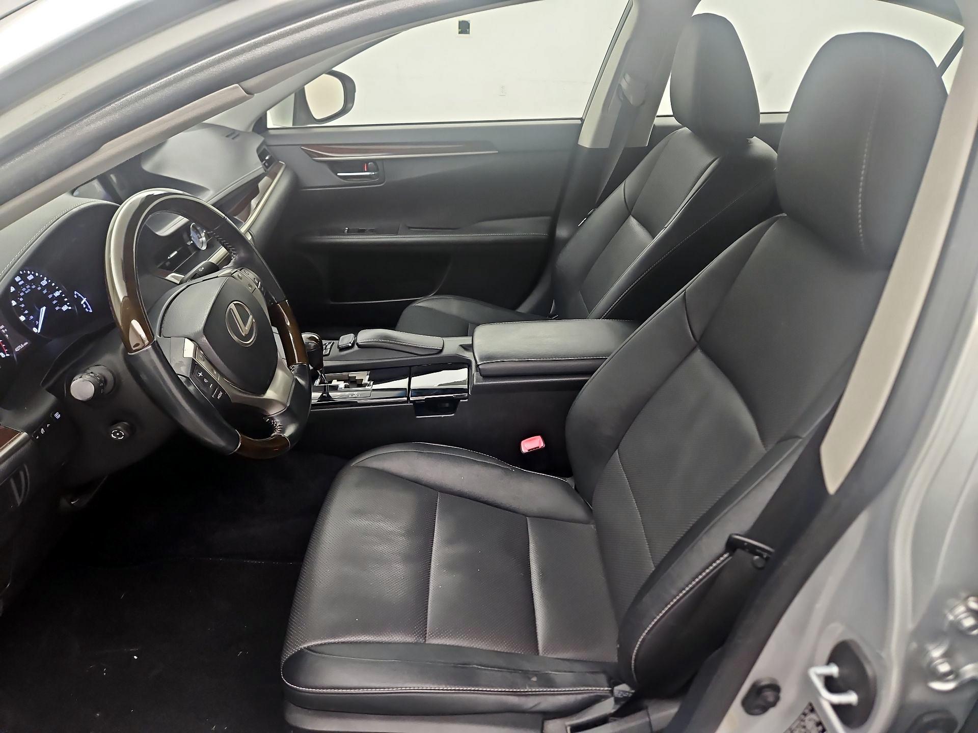 Thumbnail: 2015 Lexus ES - 11