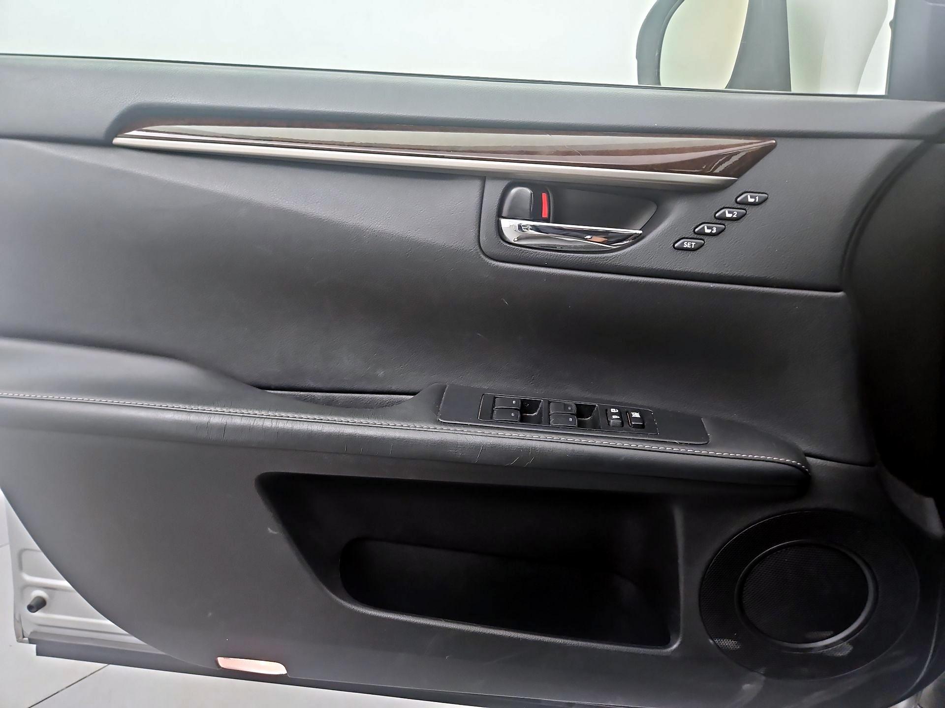 Thumbnail: 2015 Lexus ES - 12