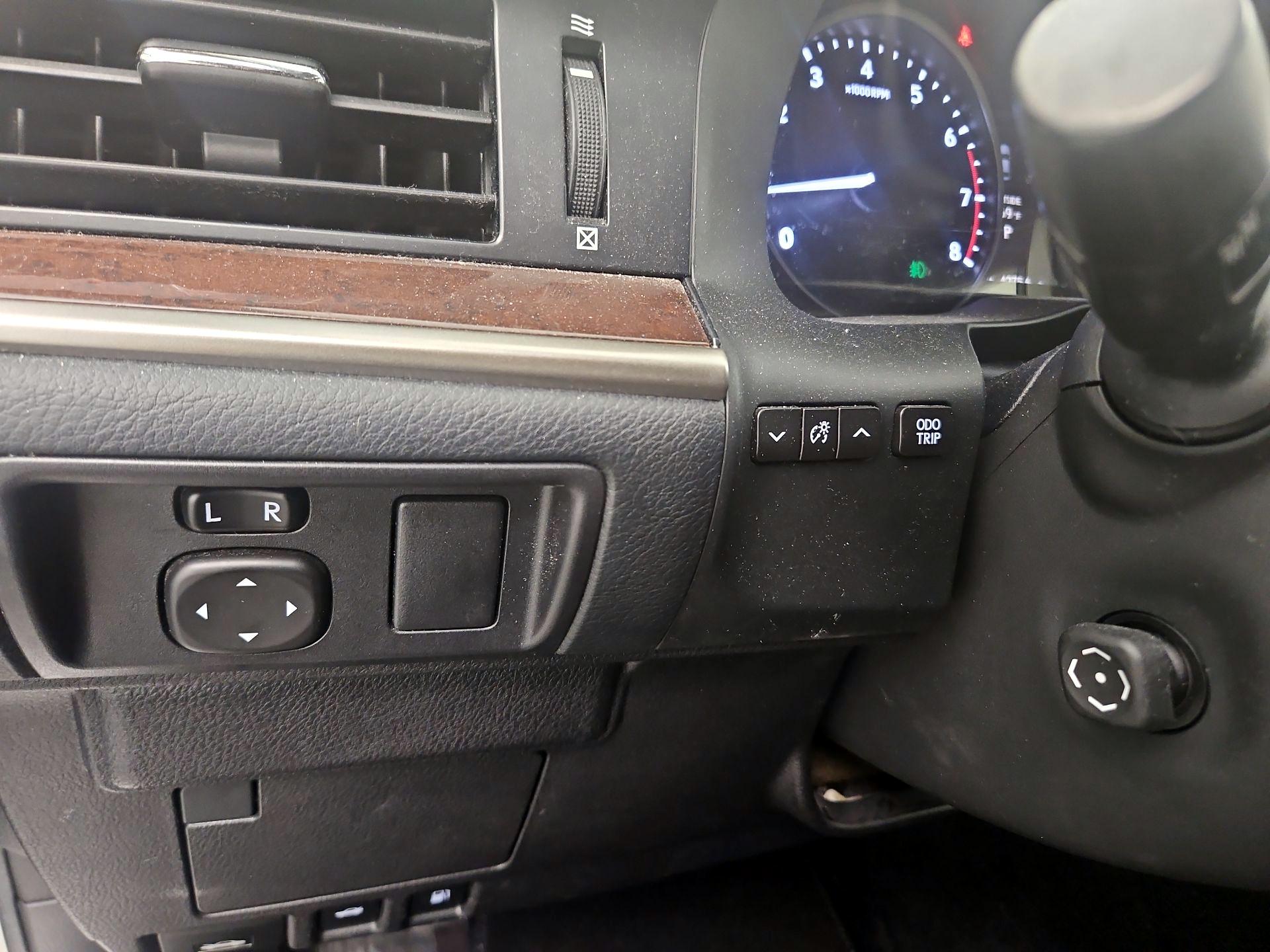 Thumbnail: 2015 Lexus ES - 13