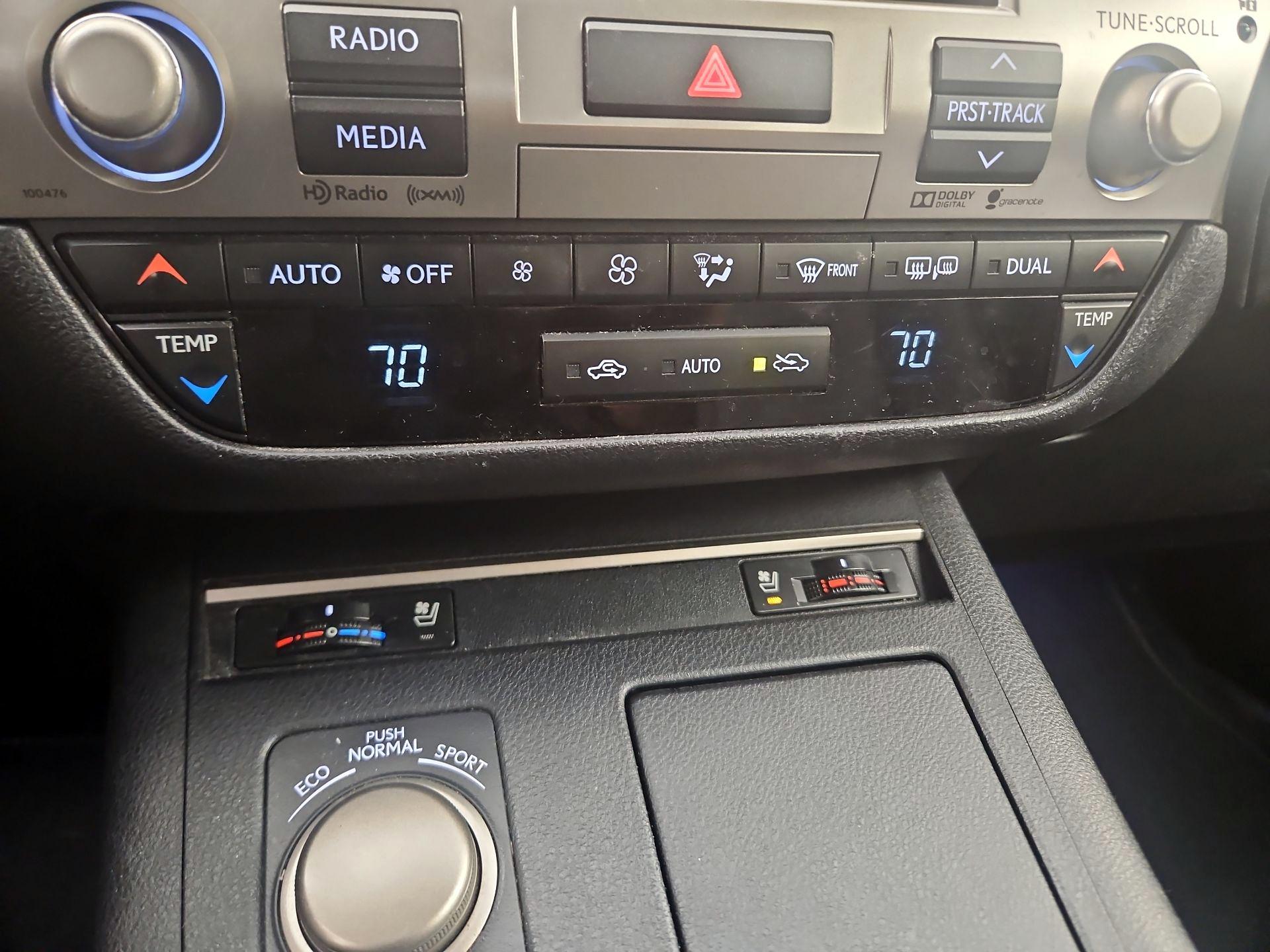 Thumbnail: 2015 Lexus ES - 16