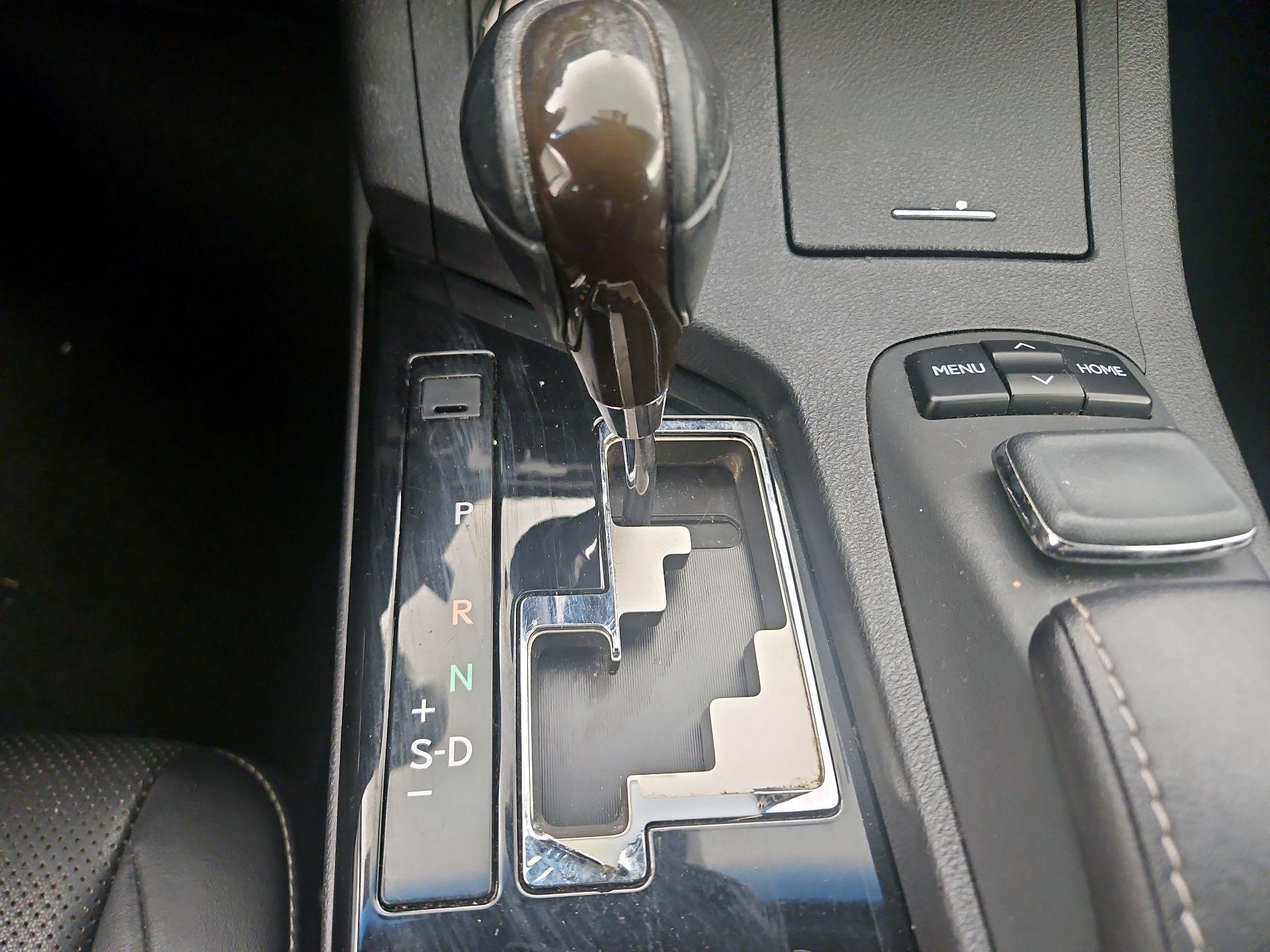 Thumbnail: 2015 Lexus ES - 17