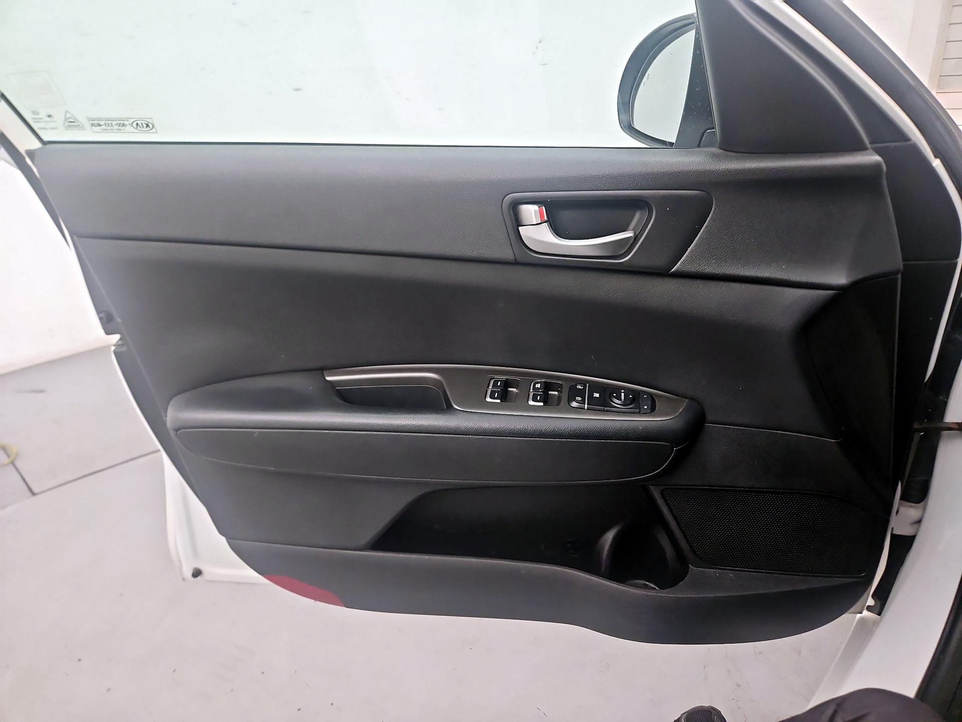 Thumbnail: 2020 Kia Optima - 12