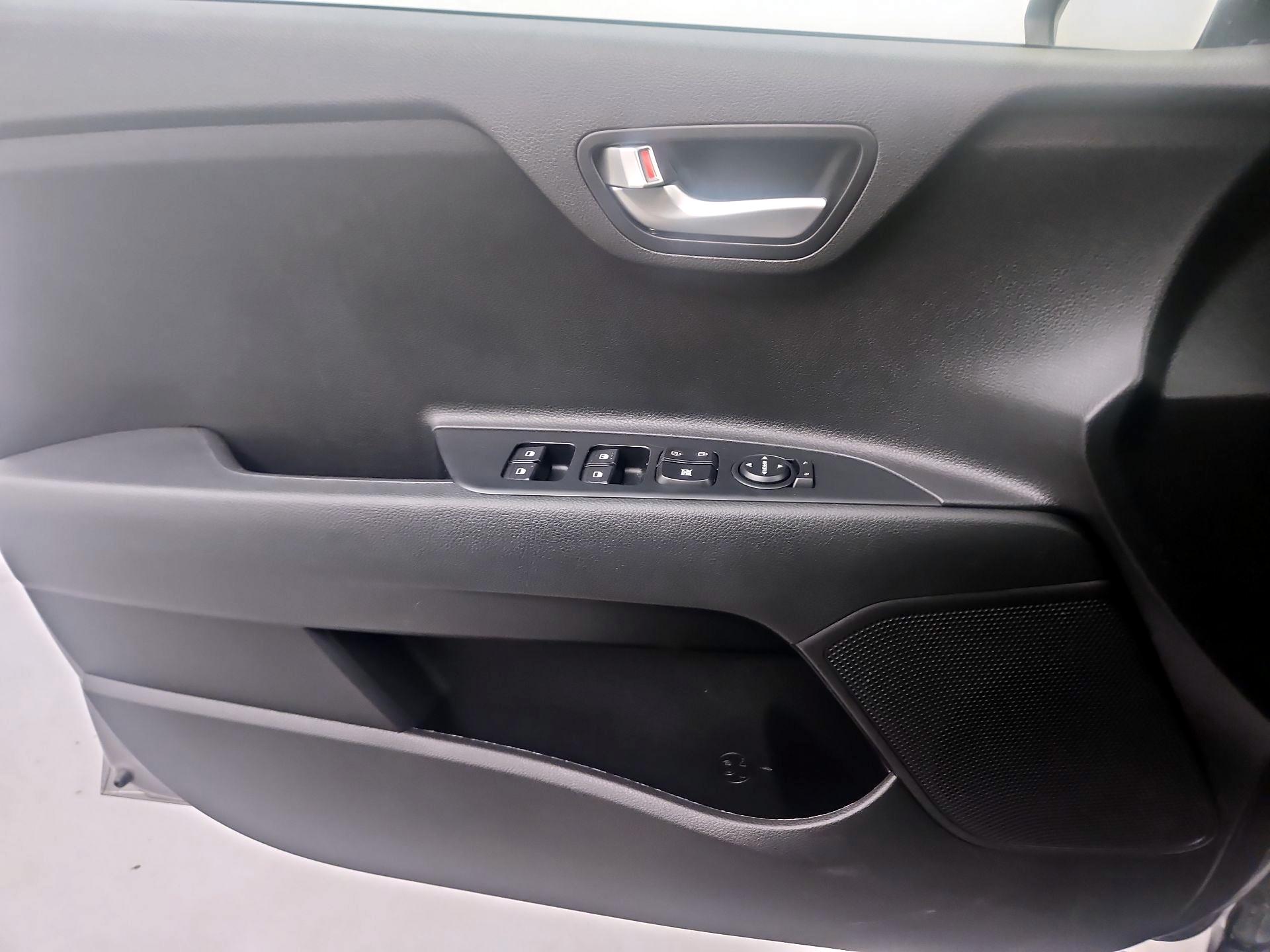 Thumbnail: 2023 Kia Rio - 12