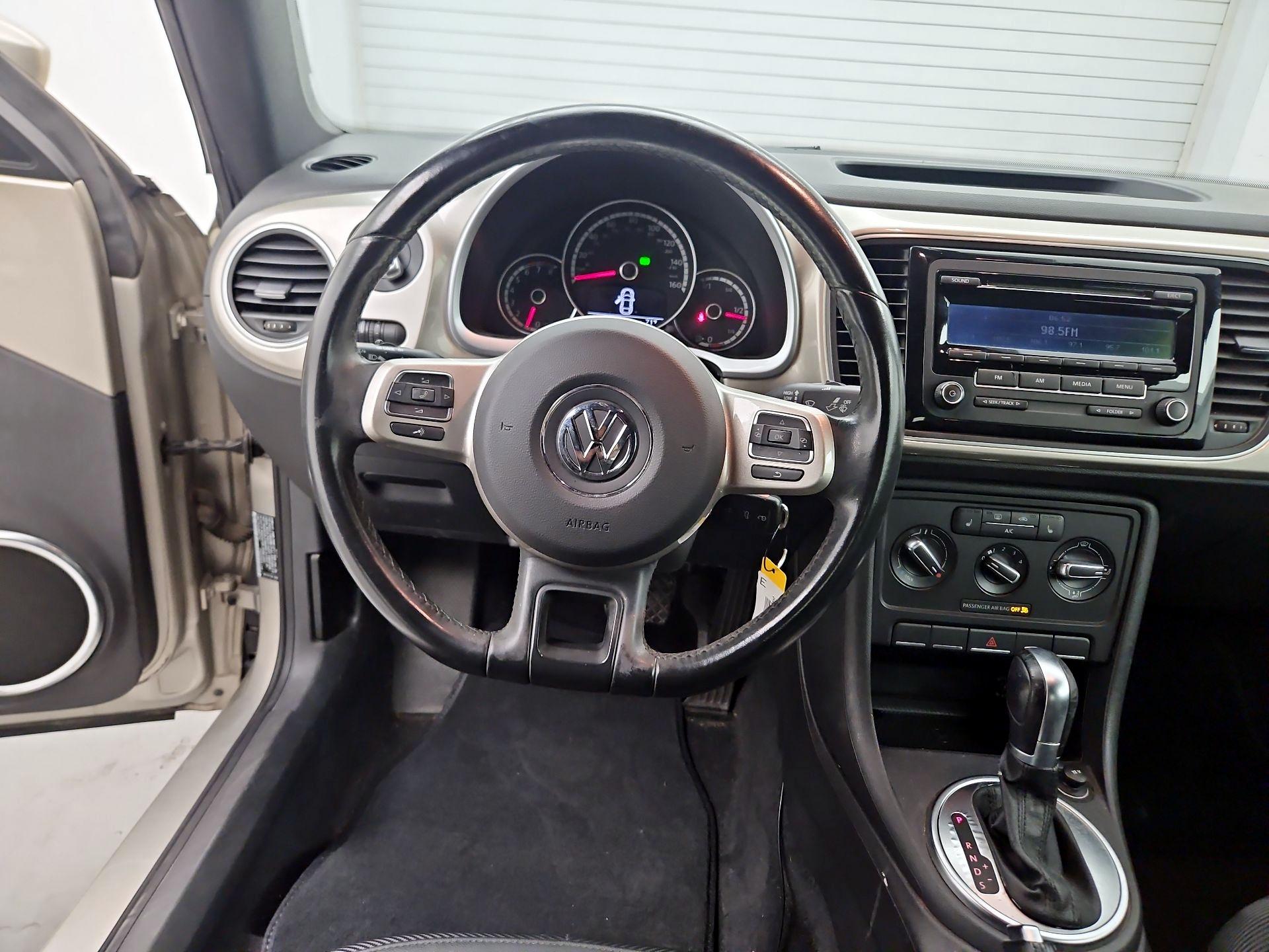 Thumbnail: 2015 Volkswagen Beetle - 10