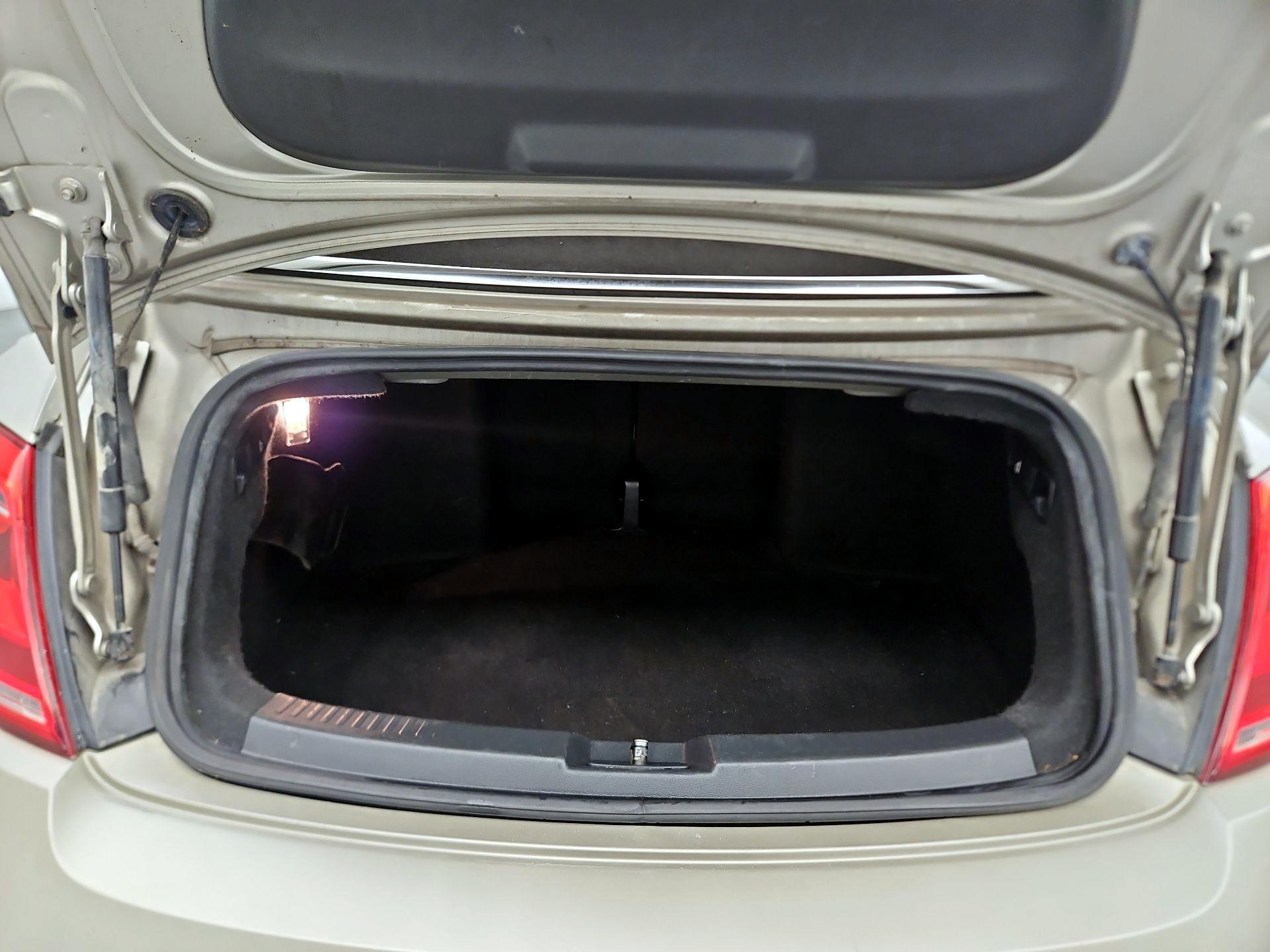 Thumbnail: 2015 Volkswagen Beetle - 19