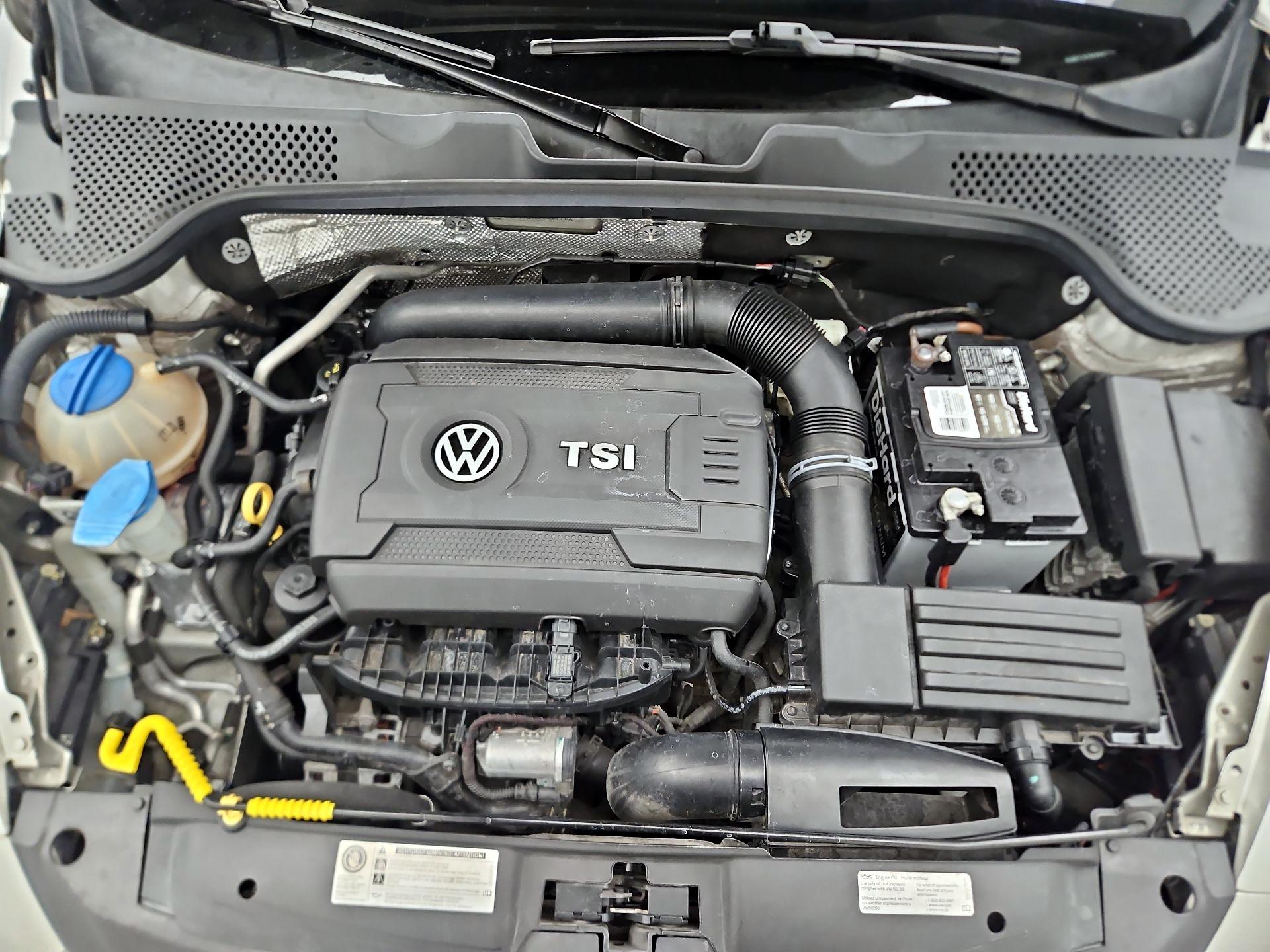 Thumbnail: 2015 Volkswagen Beetle - 20