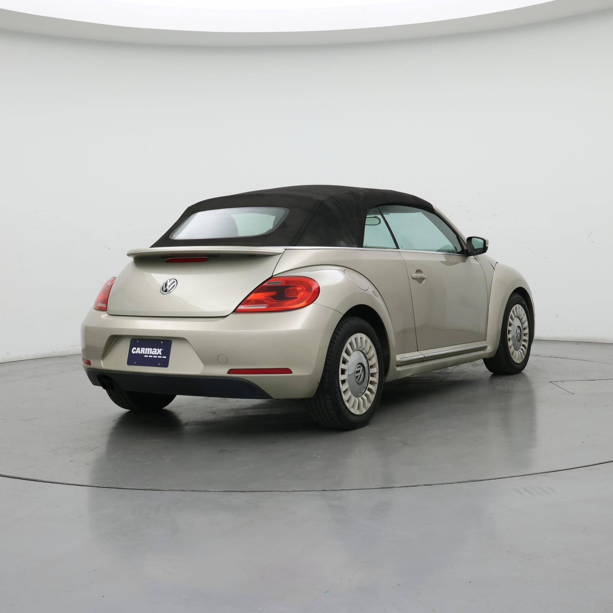 Thumbnail: 2015 Volkswagen Beetle - 8