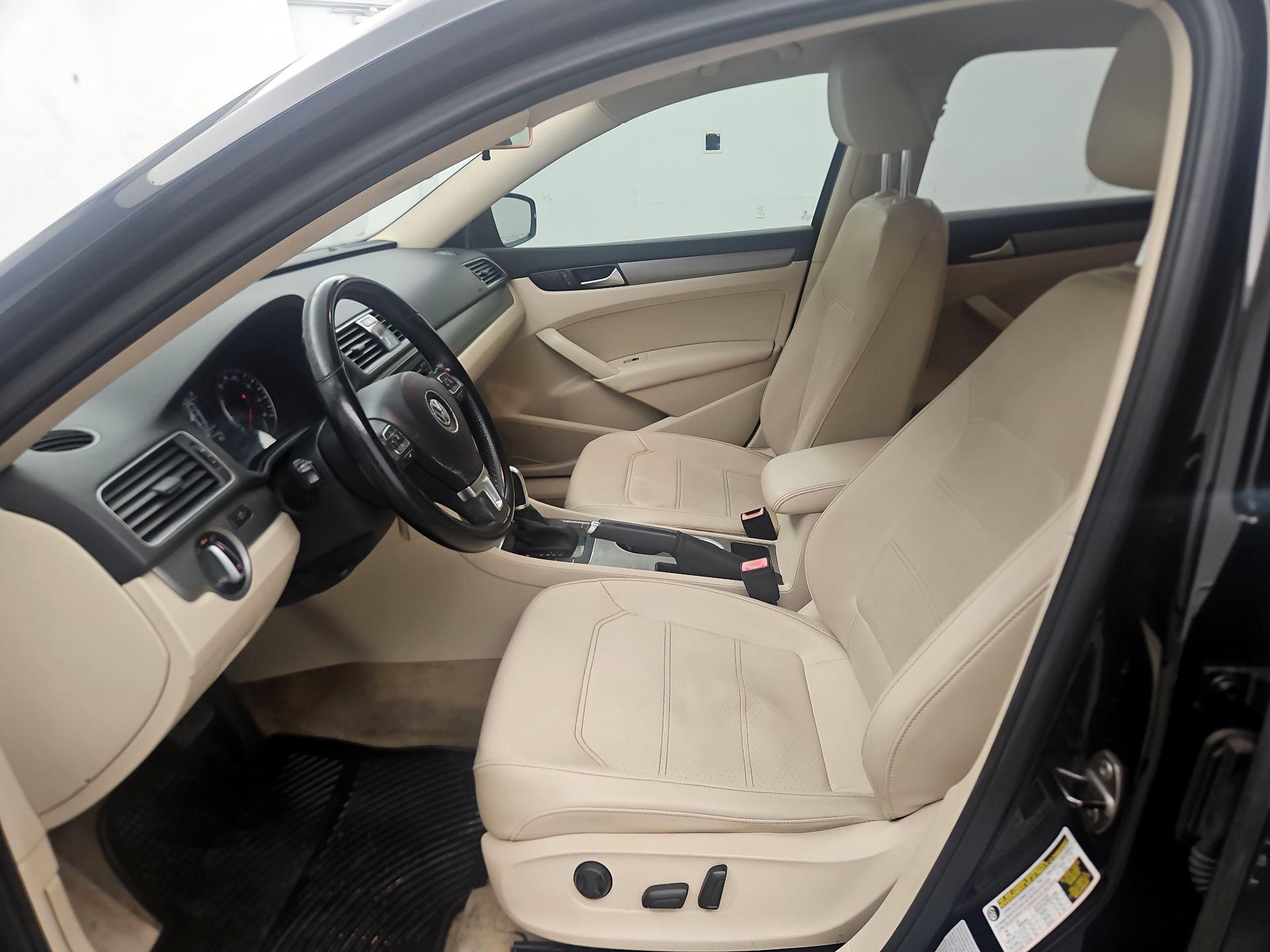 Thumbnail: 2015 Volkswagen Passat - 11