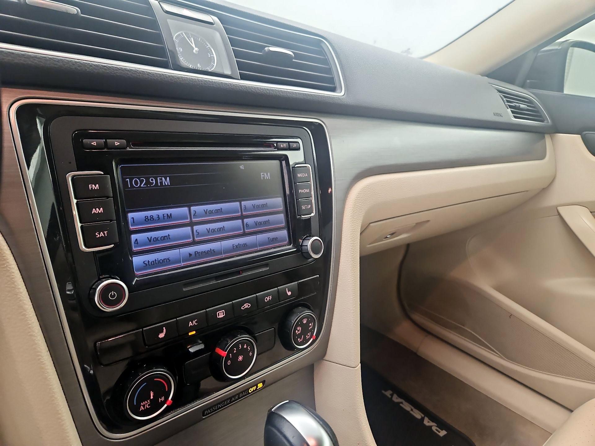 Thumbnail: 2015 Volkswagen Passat - 14