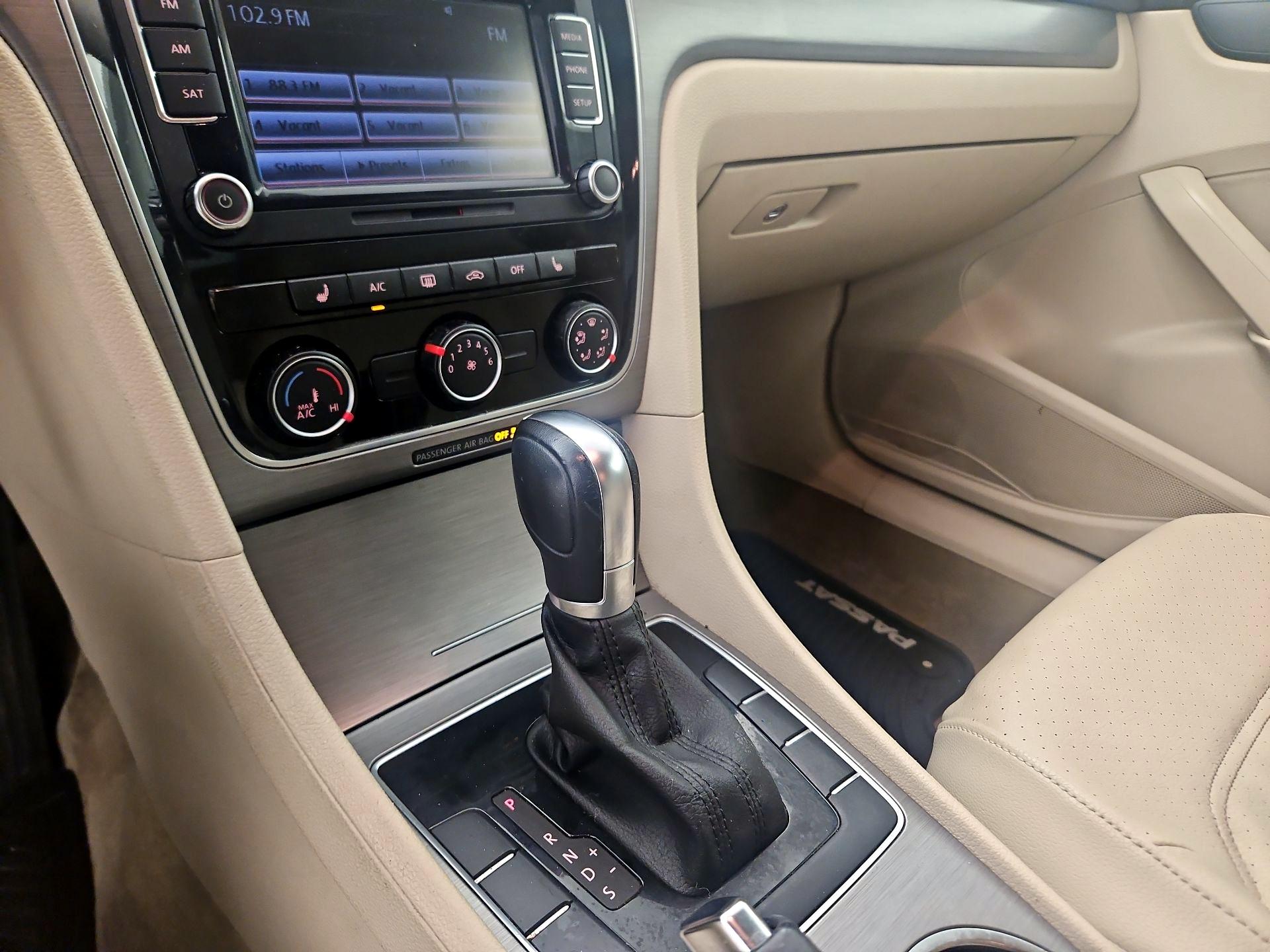 Thumbnail: 2015 Volkswagen Passat - 15