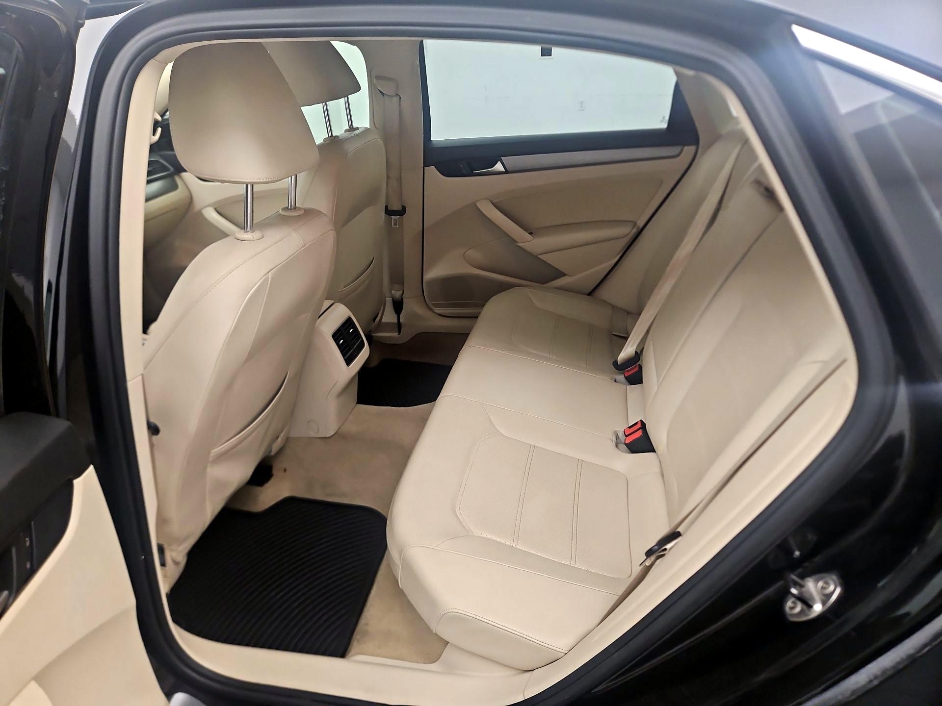 Thumbnail: 2015 Volkswagen Passat - 16