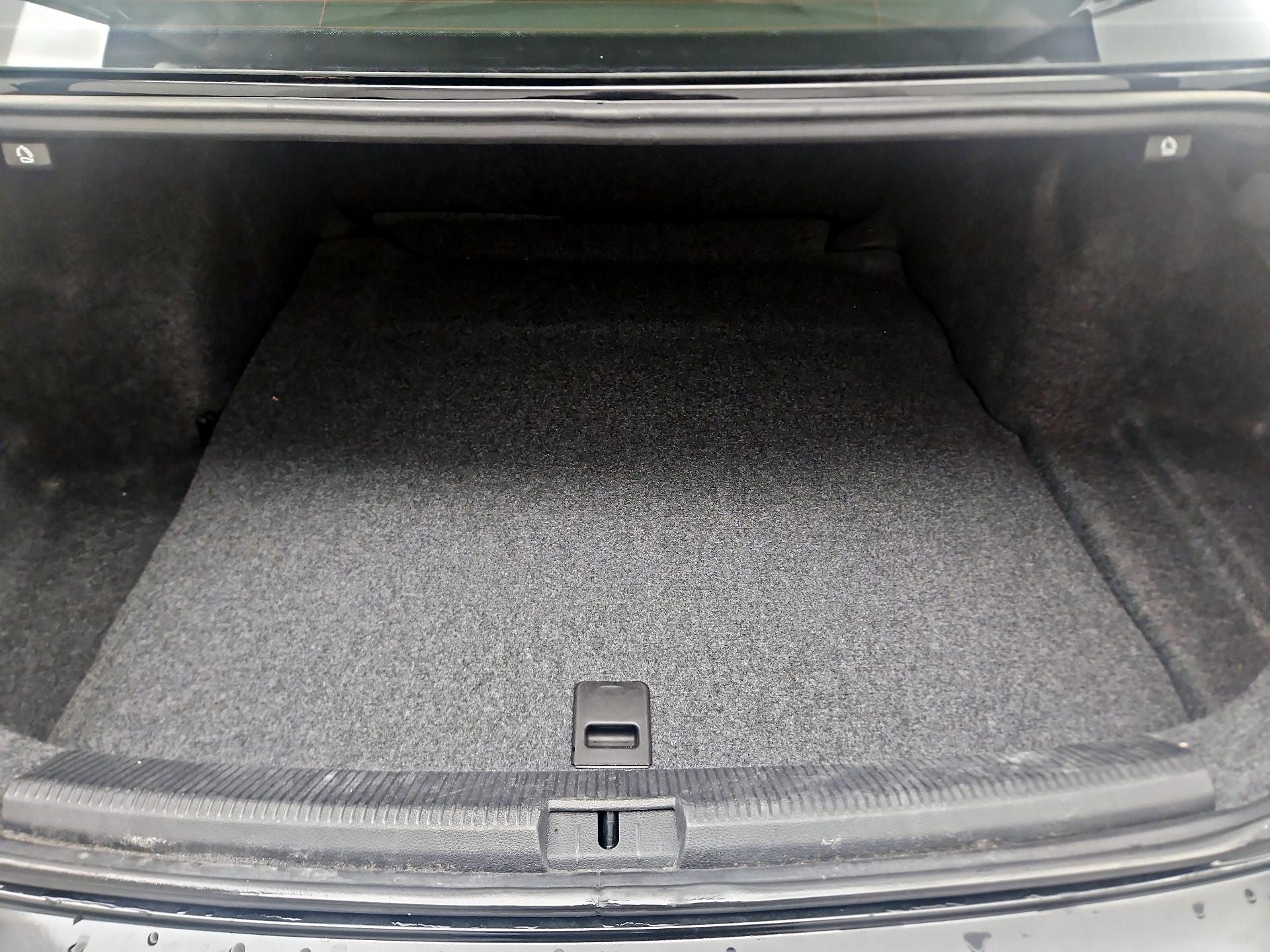 Thumbnail: 2015 Volkswagen Passat - 17