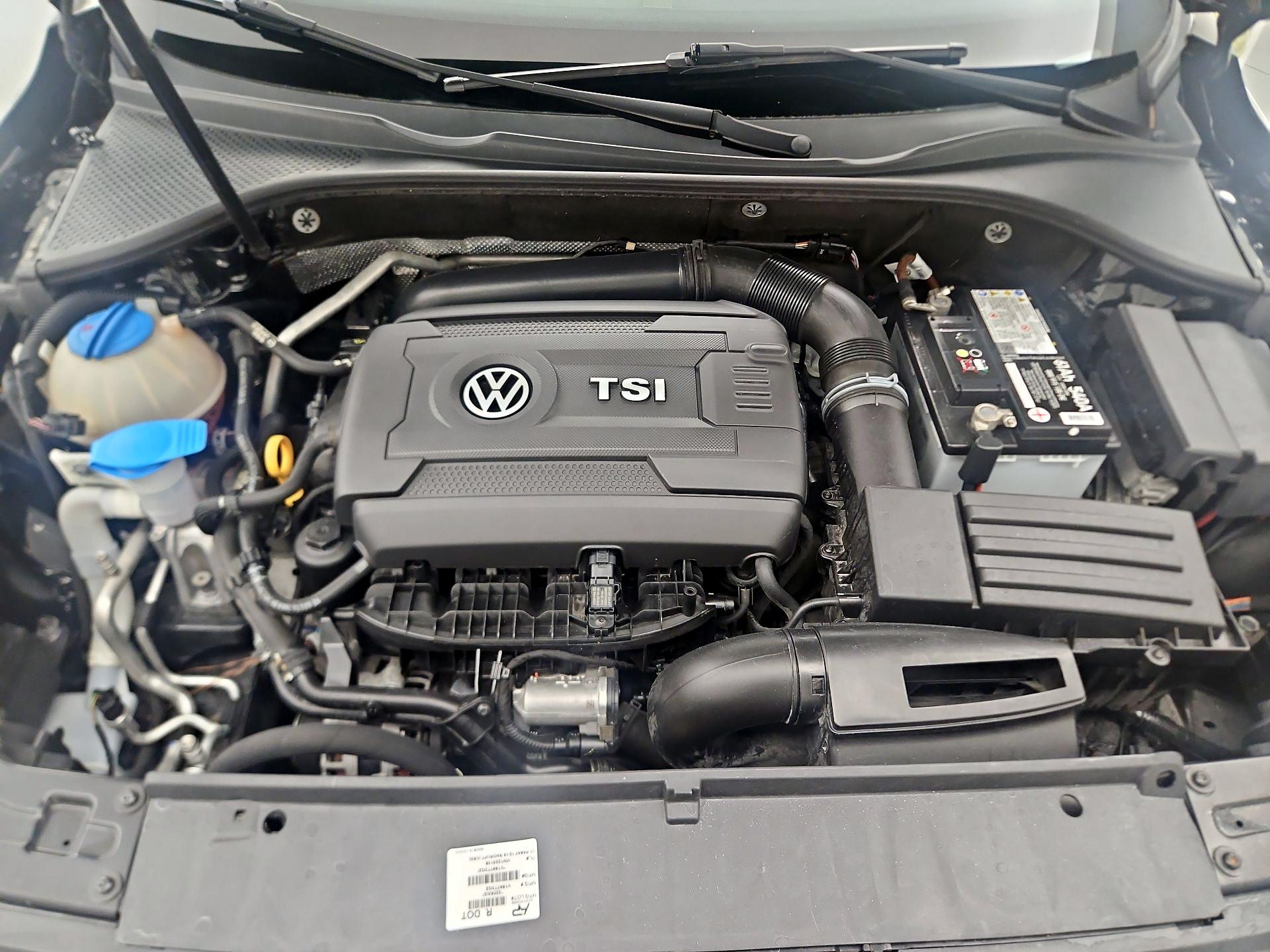 Thumbnail: 2015 Volkswagen Passat - 18