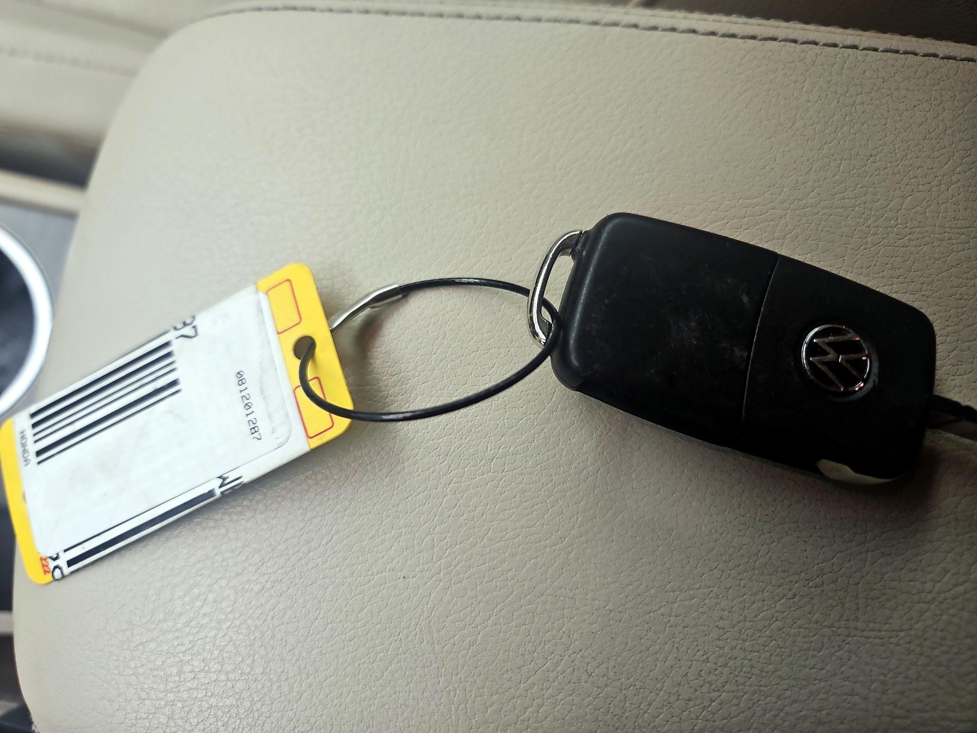 Thumbnail: 2015 Volkswagen Passat - 19