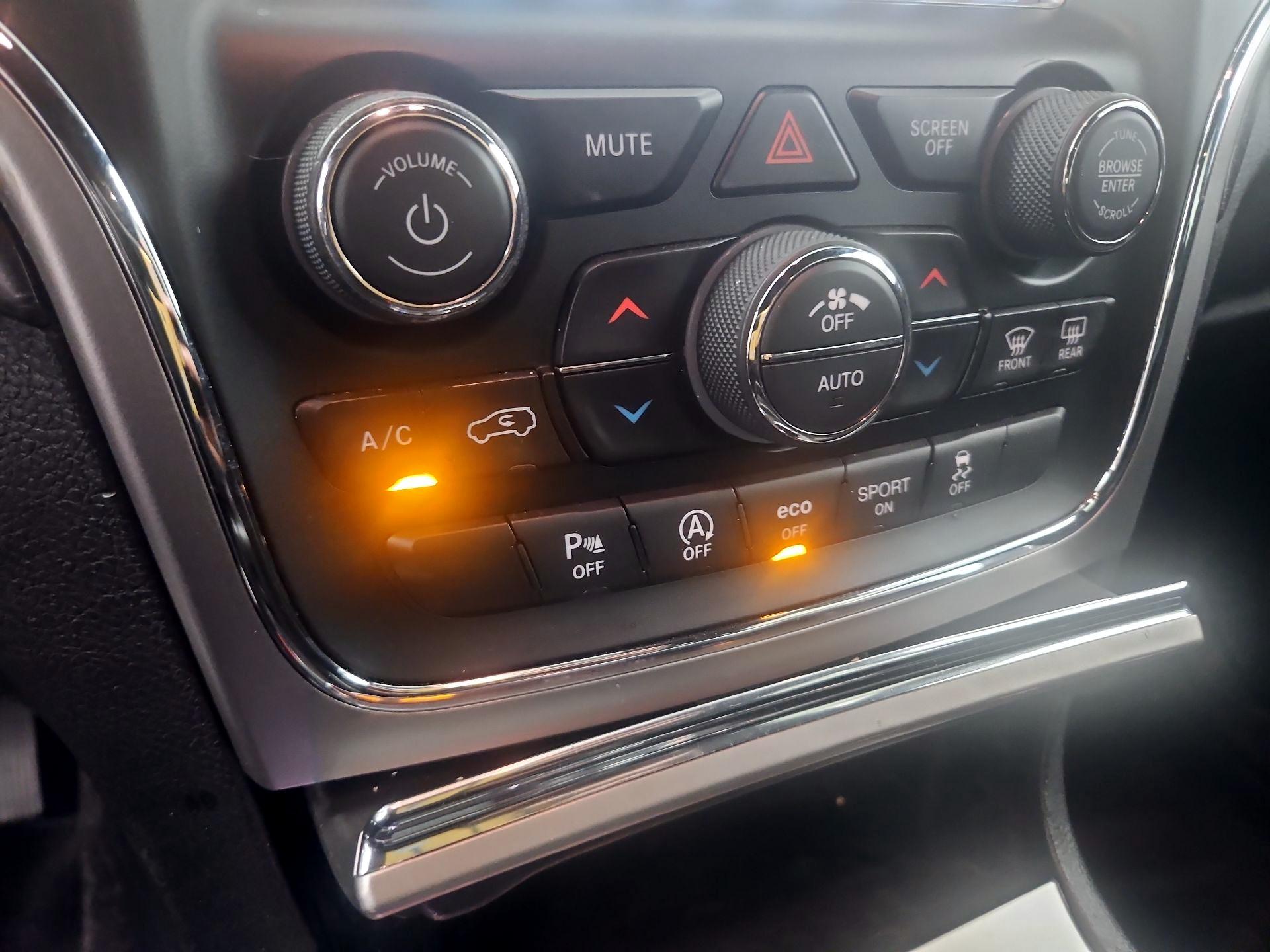 Thumbnail: 2018 Jeep Grand Cherokee - 17