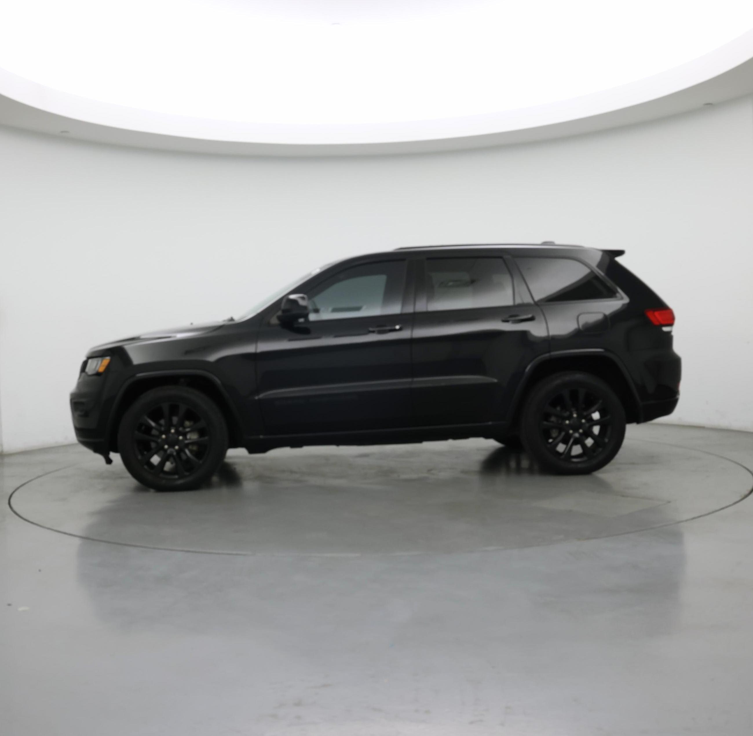 Thumbnail: 2018 Jeep Grand Cherokee - 3