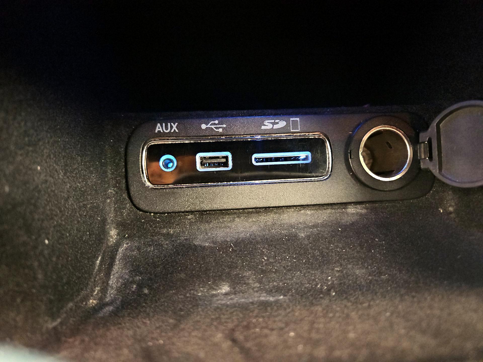 Thumbnail: 2015 Jeep Grand Cherokee - 17