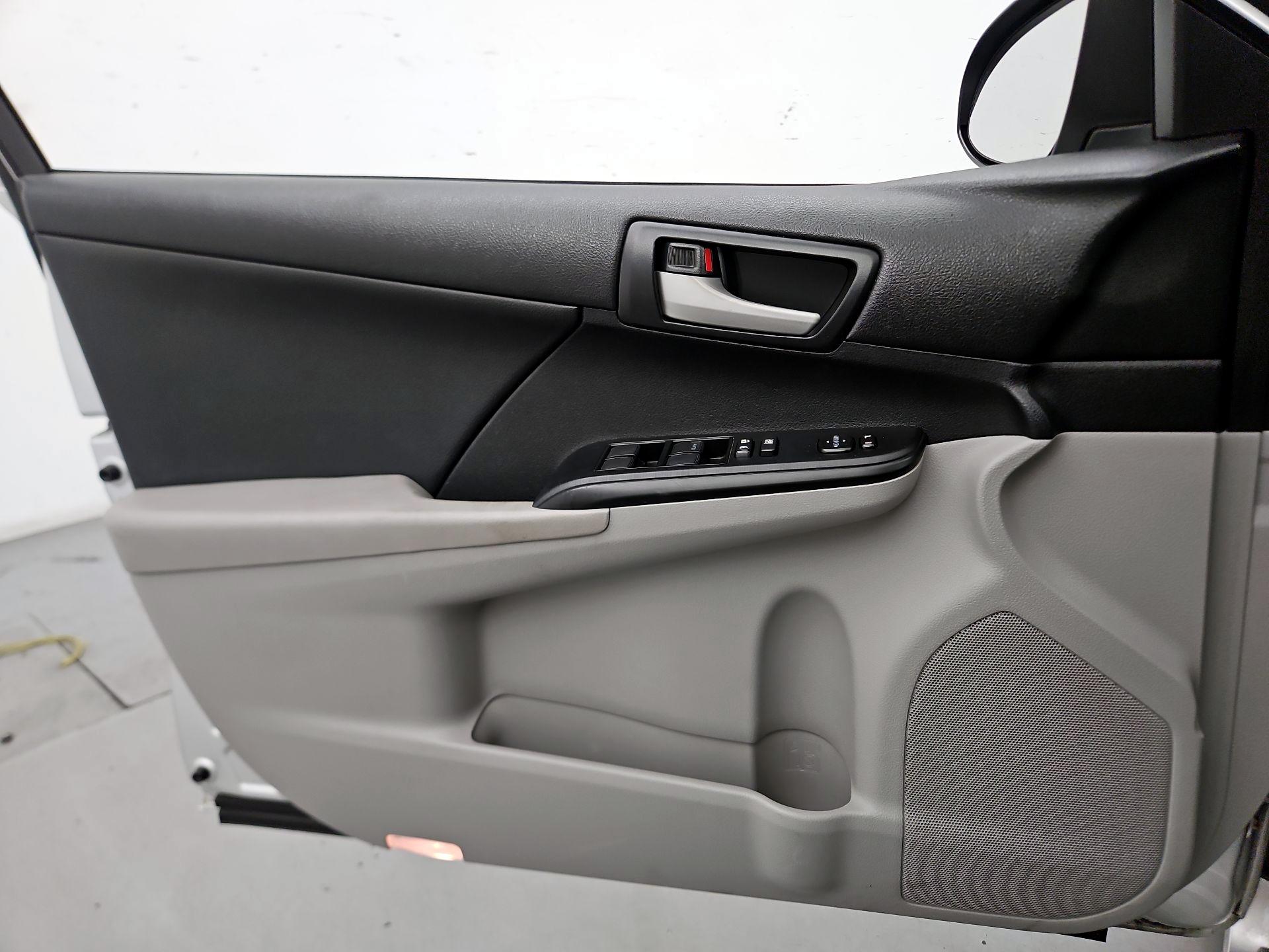 Thumbnail: 2014 Toyota Camry - 12