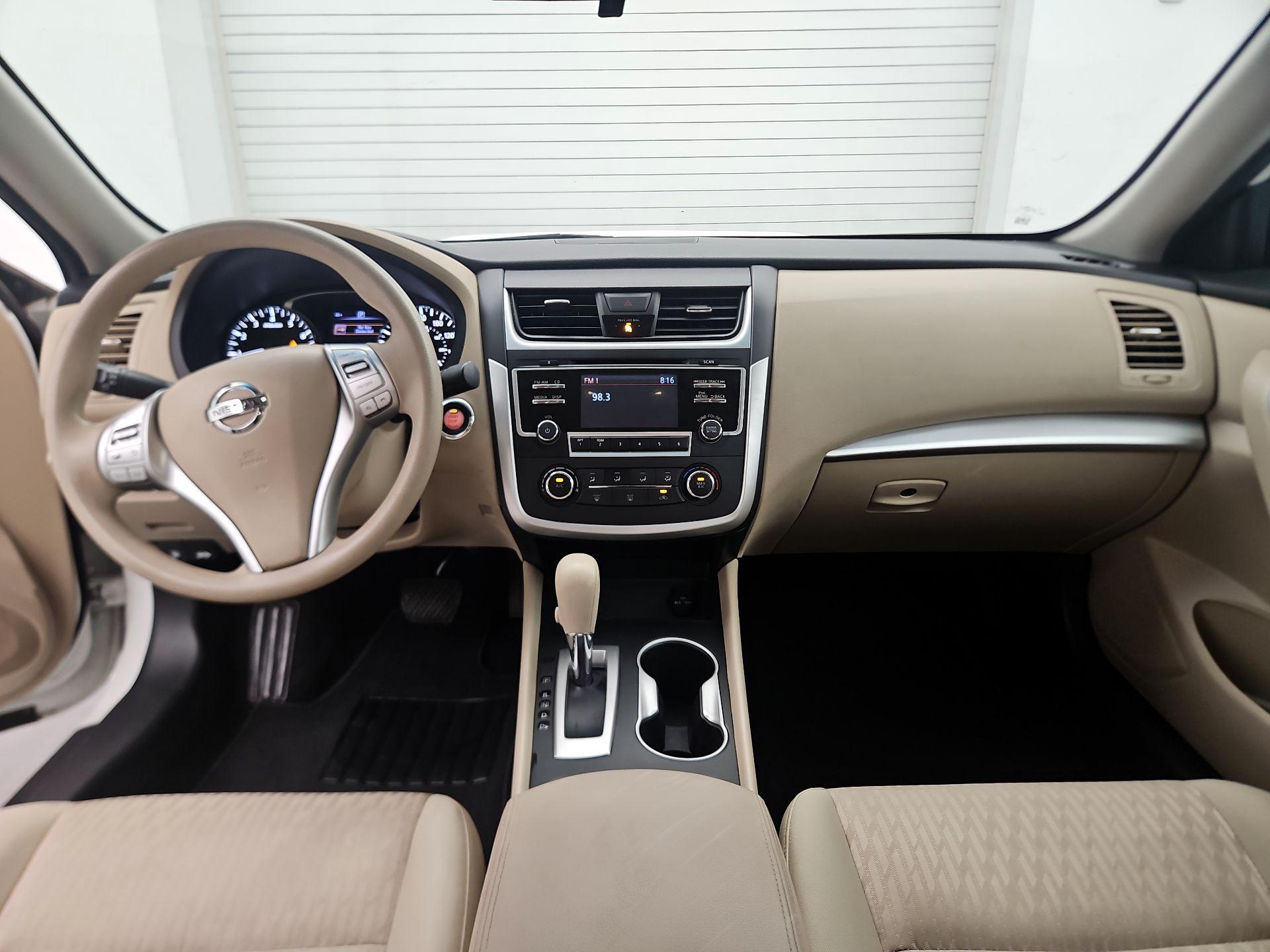 Thumbnail: 2017 Nissan Altima - 9