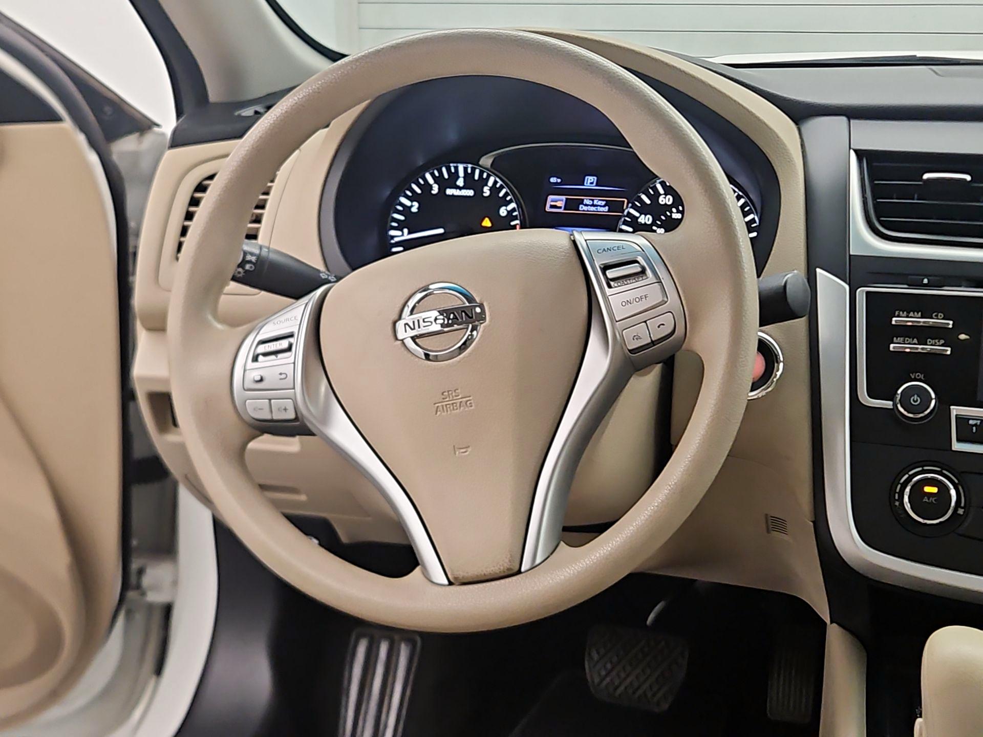 Thumbnail: 2017 Nissan Altima - 10