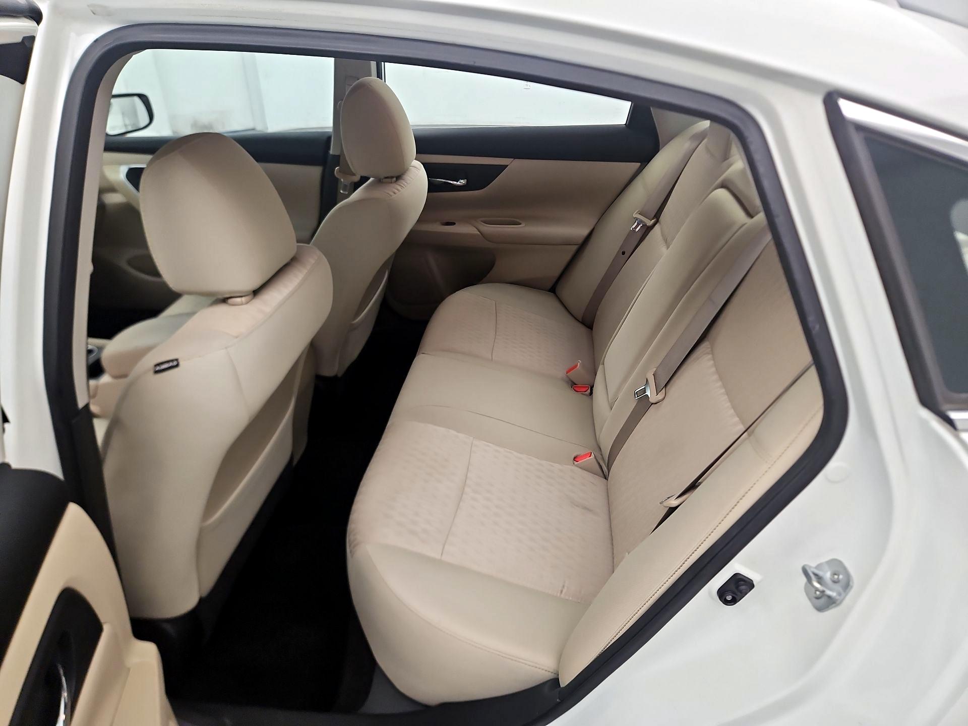 Thumbnail: 2017 Nissan Altima - 16